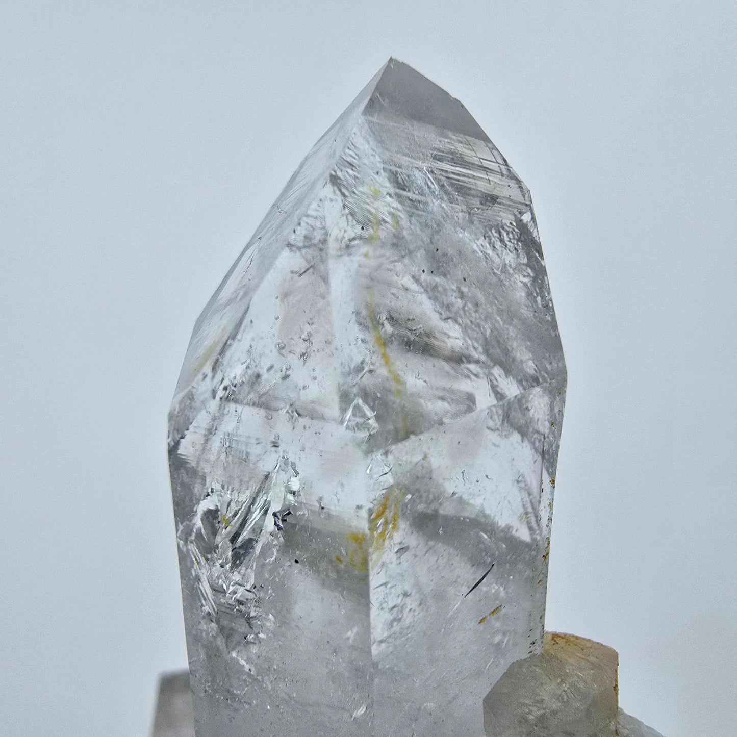 Phantom Quarz mit UV Calcit Streep Mine, Goboboseb, Namibia 44*31*22mm