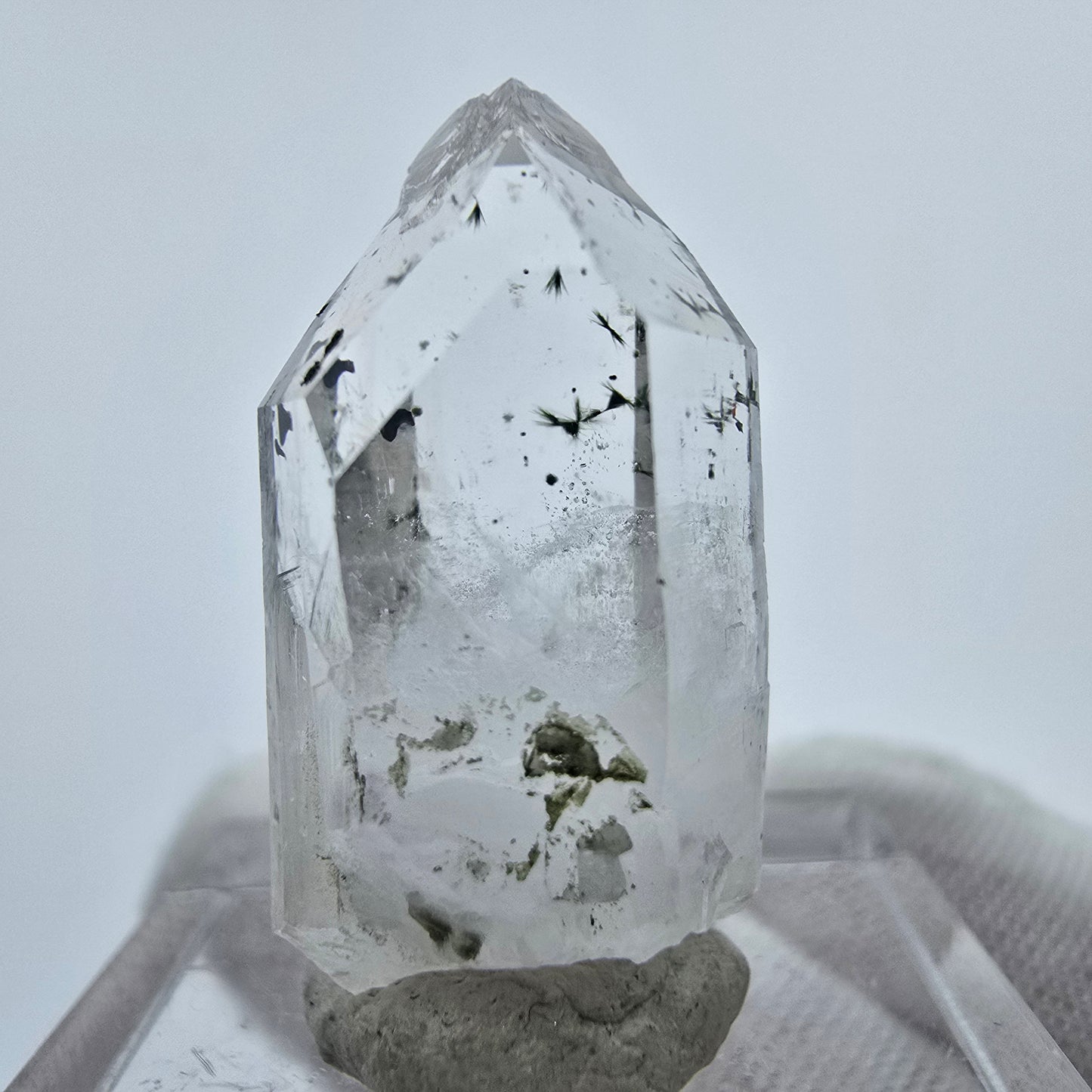 Klarer Quarz mit Hämatit, Epidot Sterne Streep Mine Goboboseb Namibia 27*13*11mm