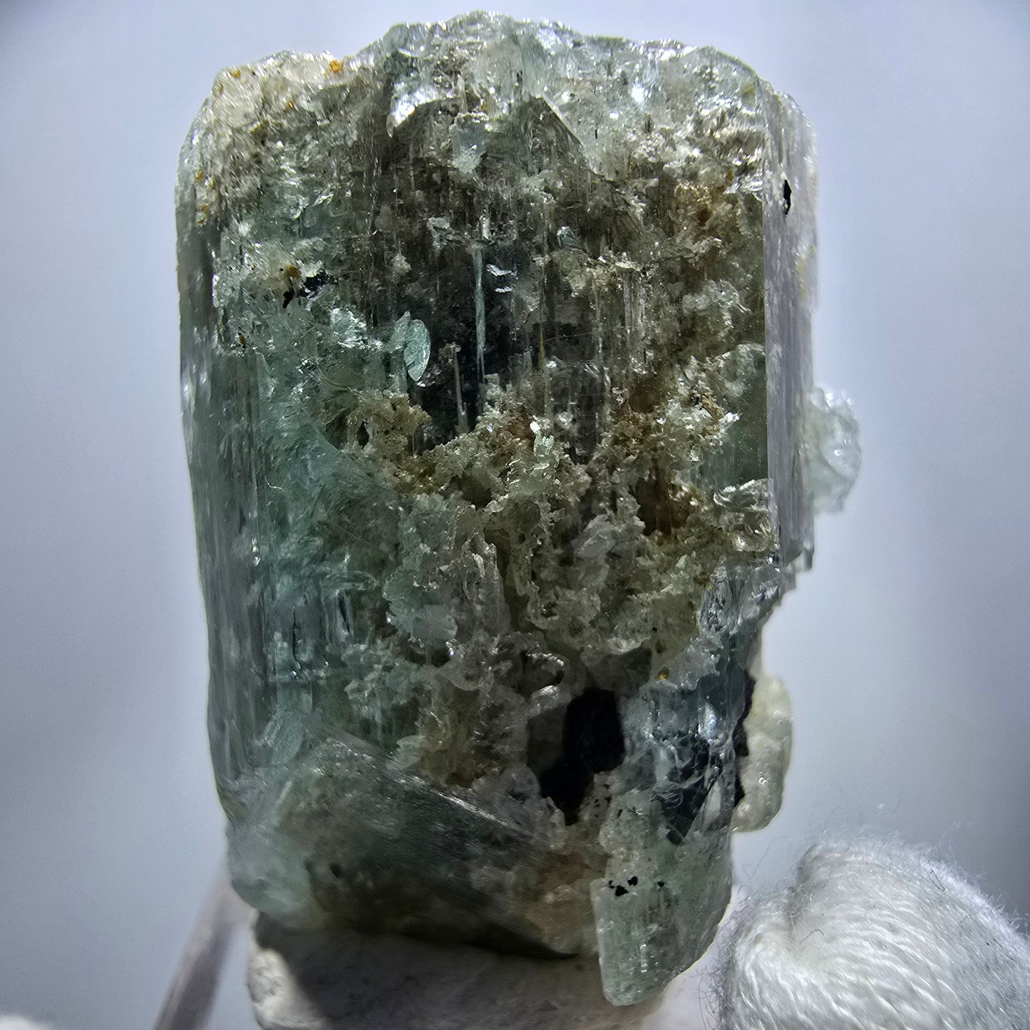 Seltener Aquamarin X mit Hyalit Einschlüssen Erongo, Namibia 40*29*23mm
