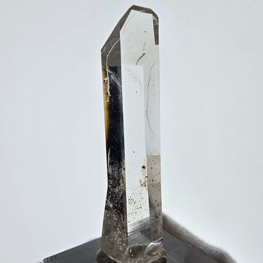 Sceptre de poche en quartz fumé fantôme squelette, Namibie, 51 x 14 x 9 mm