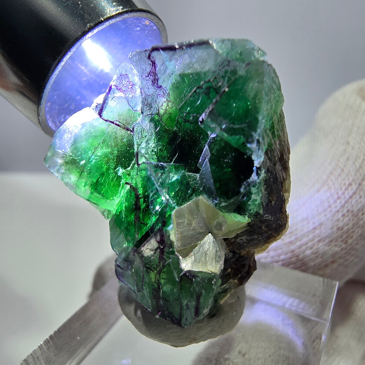 Spécimen de cube de fluorite fantôme zonal, de muscovite et de tourmaline Schorl, Erongo, Namibie, 32 x 26 x 20 mm