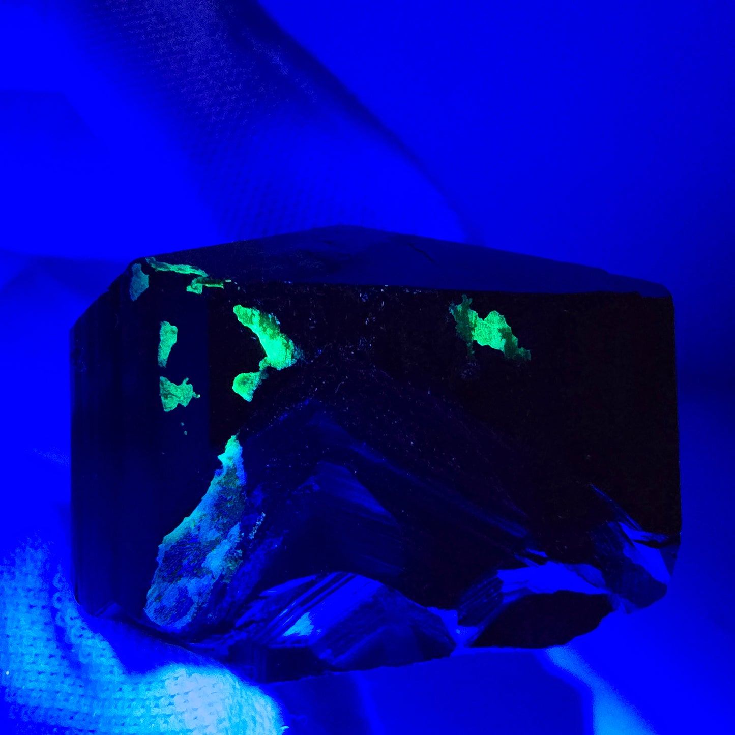 Symmetrischer Schörl Turmalin mit Hyalit Erongo, Namibia 34*31*26mm Sammlung