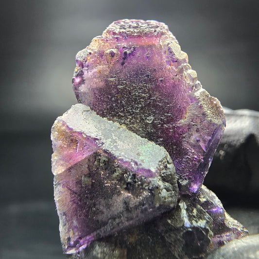 Cube de fluorite fantôme violet Okorusu, collection minérale 37x25x17mm, namibie
