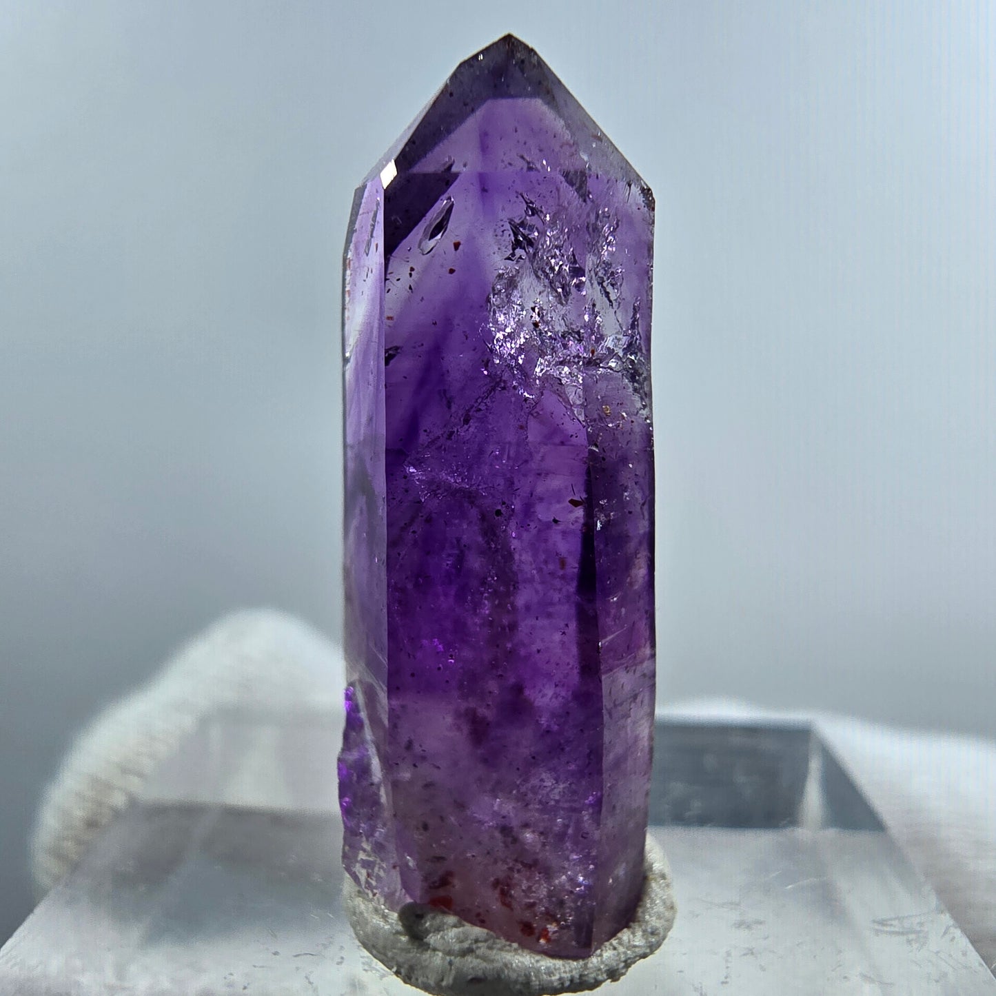 Pointe de sceptre en améthyste fantôme rare, 1x Bubble Goboboseb, Namibie 26 x 10 x 9 mm