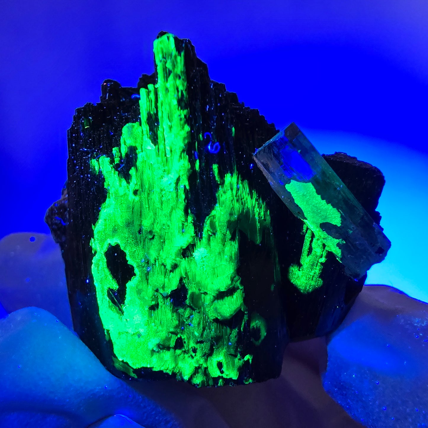 Spécimen rare de tourmaline Schorl, d'aigue-marine, d'hyalite et d'orthose, Erongo, Namibie, 38 x 39 x 21 mm