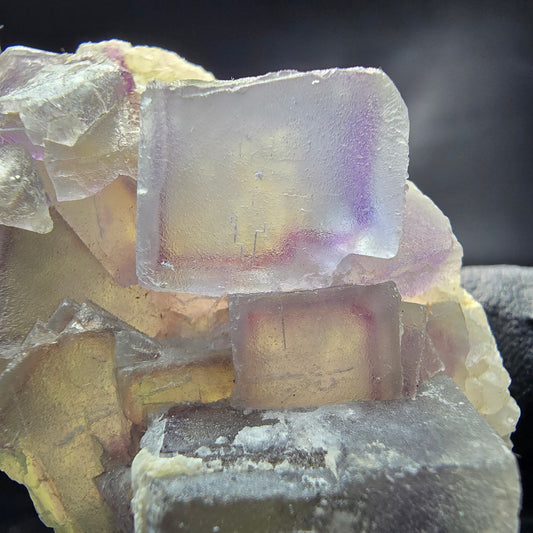 Phantom UV Fluorit Würfel auf Quarz Stufe Omehane, Namibia 52*35*21mm Sammlung