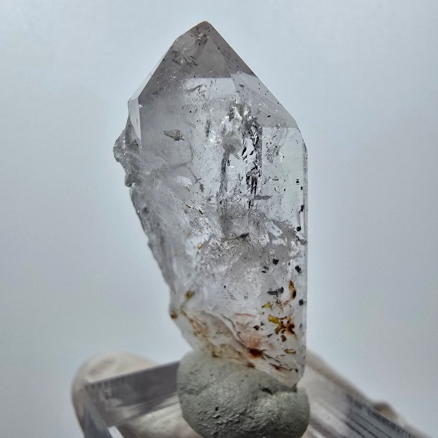 Quartz clair Harlequin Point Streep Mine, Goboboseb, Namibie 43 x 17 x 15 mm