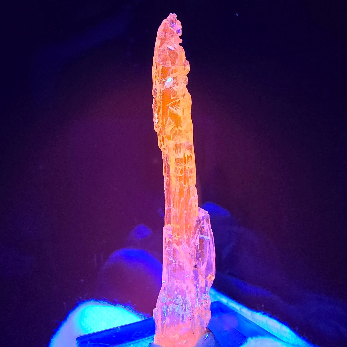 Seltener Kunzit X Spodumen Kristall weiß UV Mineral 53*9*5mm aus Brasilien