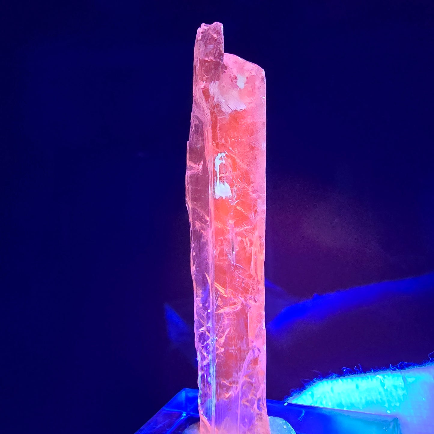 Seltener Kunzit X Spodumen Kristall weiß UV Mineral 48*9*5mm aus Brasilien