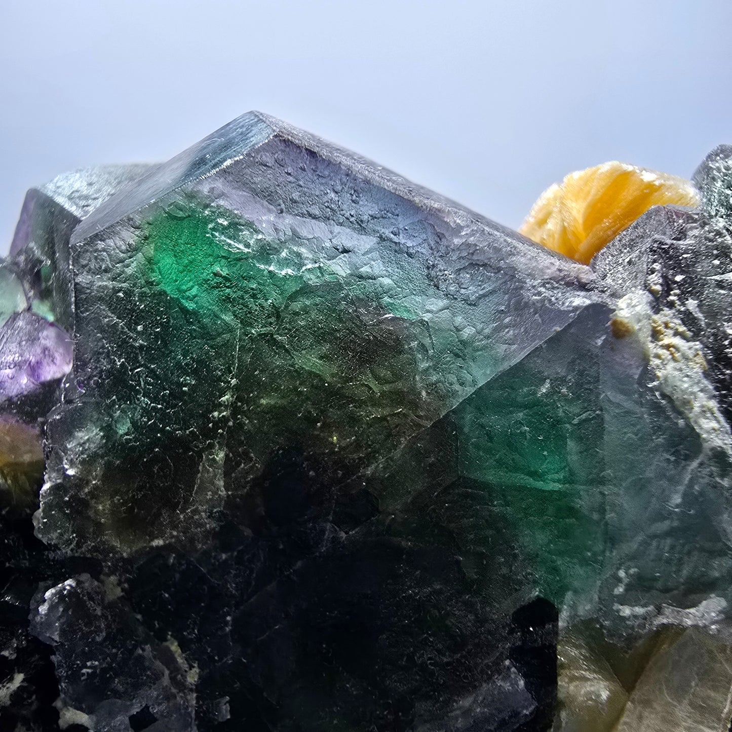 Fluorite fantôme hexagonale, hyalite, tourmaline Schörl, muscovite Erongo, Namibie 93*73*42mm