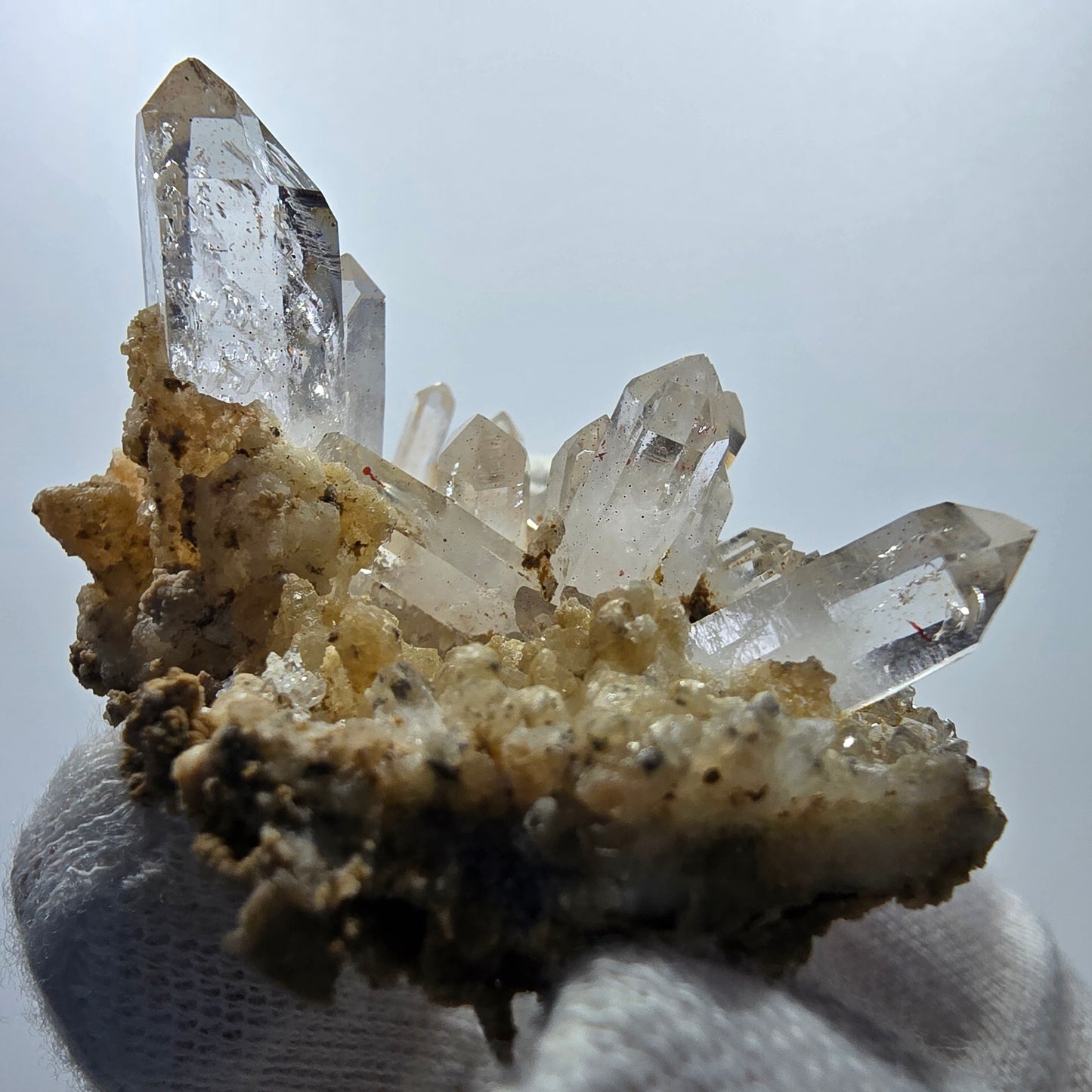 Enhydro Harlequin Quartz fumé, calcite UV Stage Valentine Pocket Goboboseb Namibie 55*36*35mm