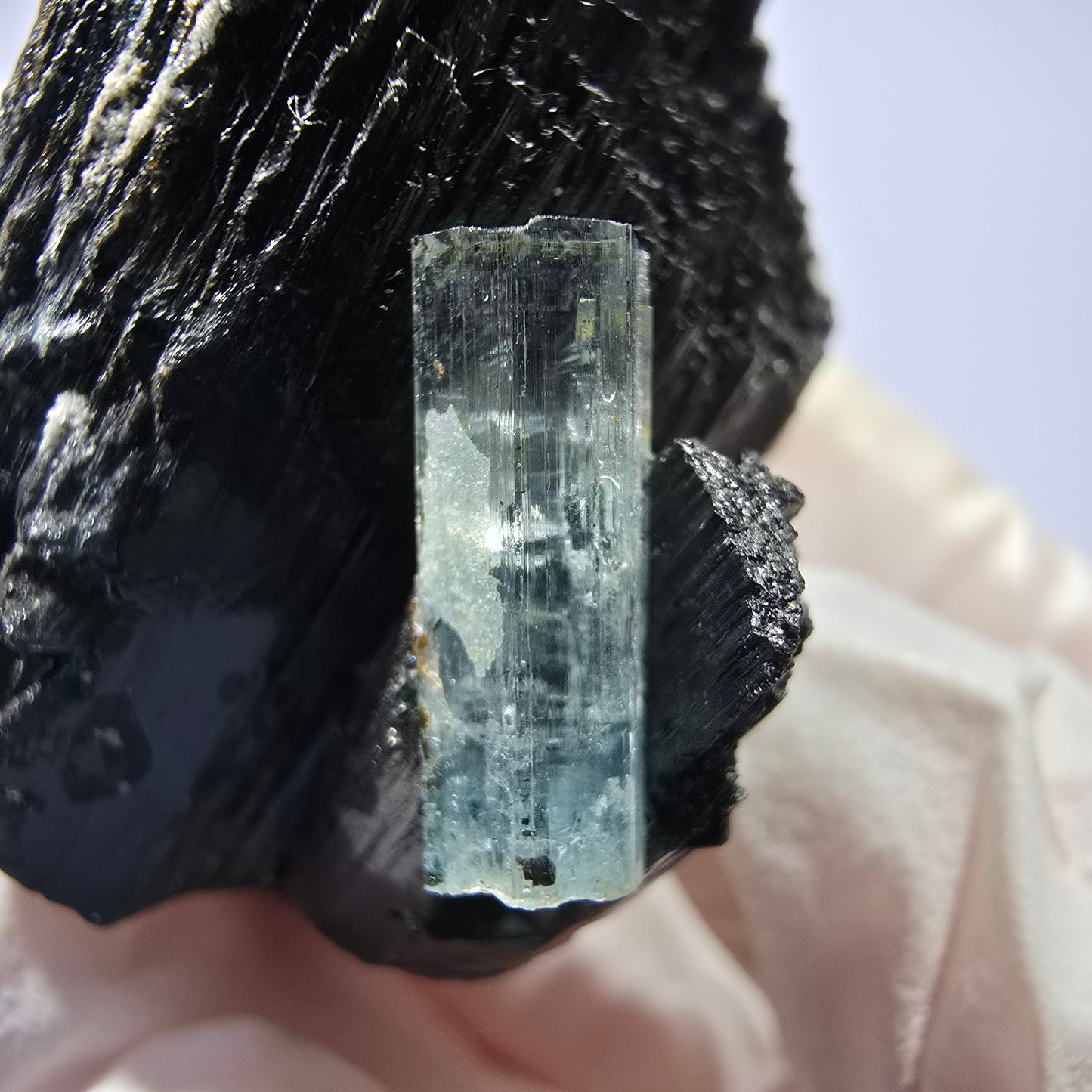 Spécimen rare de tourmaline Schorl, d'aigue-marine, d'hyalite et d'orthose, Erongo, Namibie, 38 x 39 x 21 mm