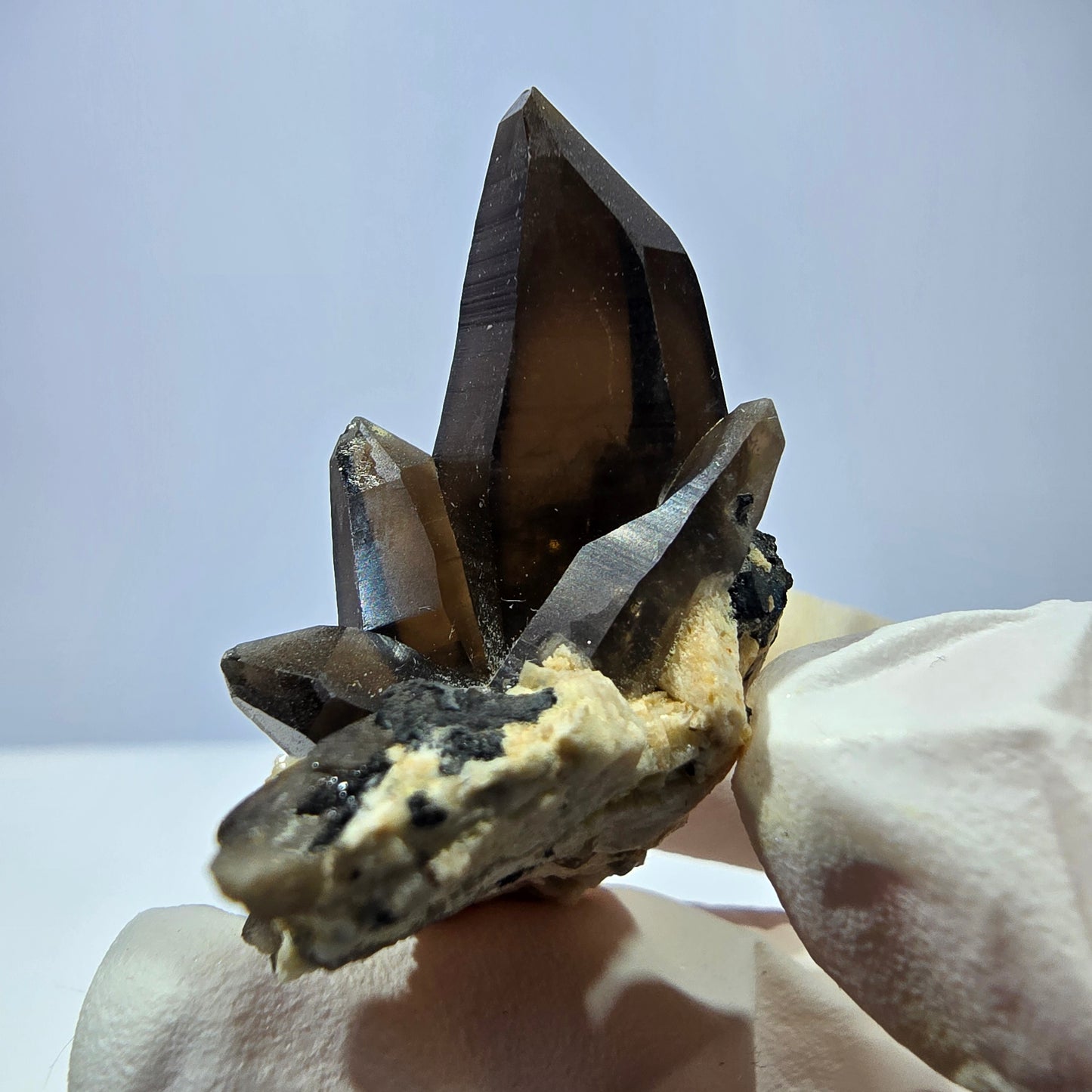 Rare spécimen de tourmaline Schorl et d'orthose de quartz fumé, Erongo, Namibie, 37 x 37 x 26 mm