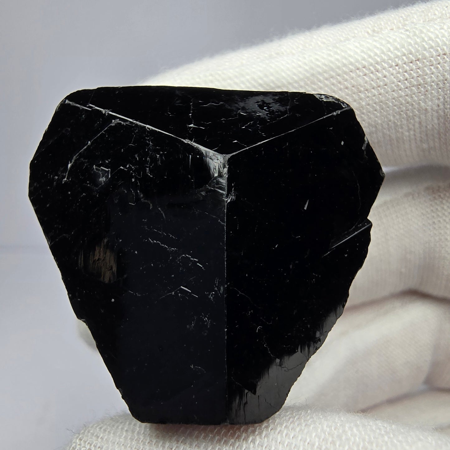 Symmetrischer Schörl Turmalin mit Hyalit Erongo, Namibia 34*31*26mm Sammlung