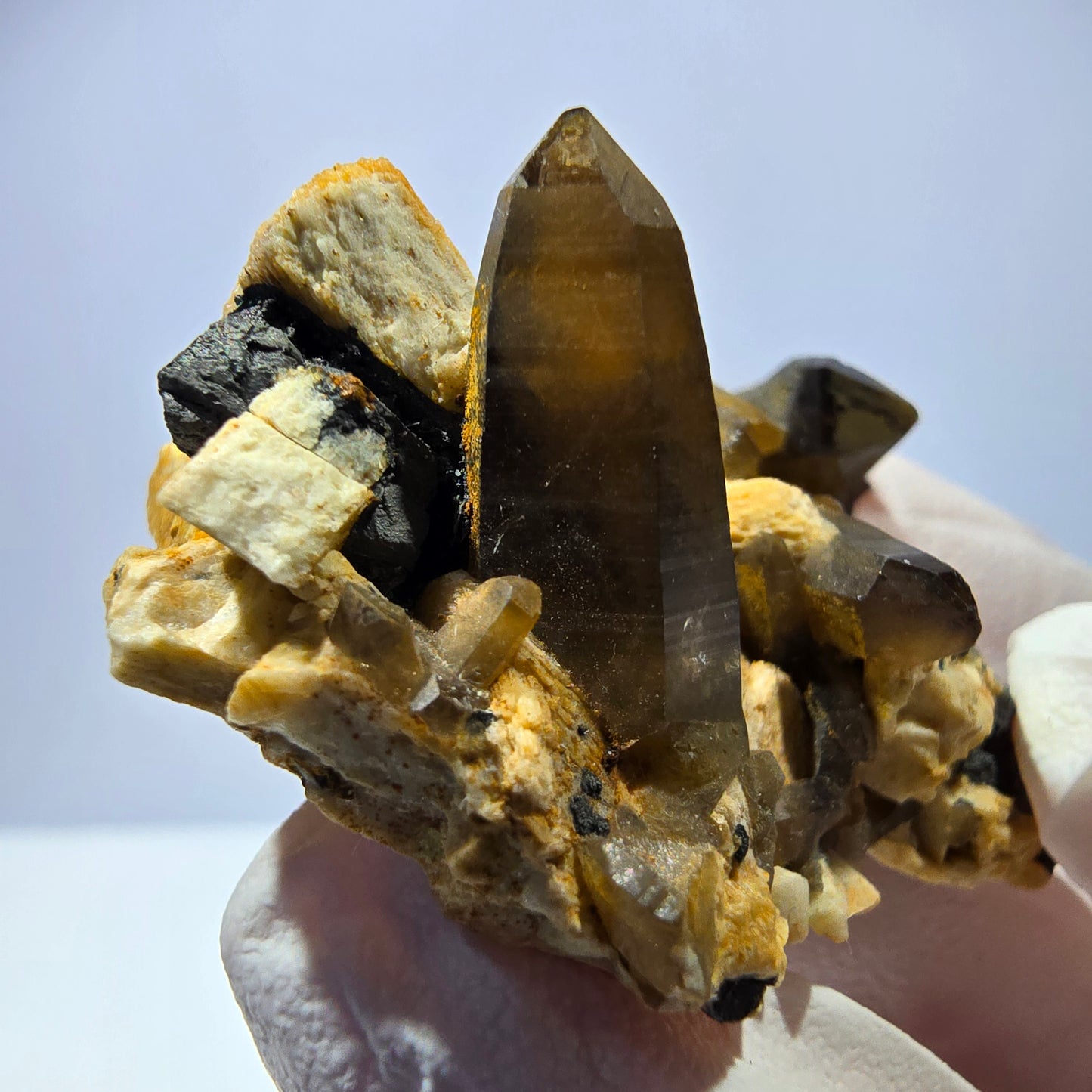 Spécimen rare de tourmaline Schorl, quartz fumé et orthose, Erongo, Namibie, 45 x 30 x 29 mm