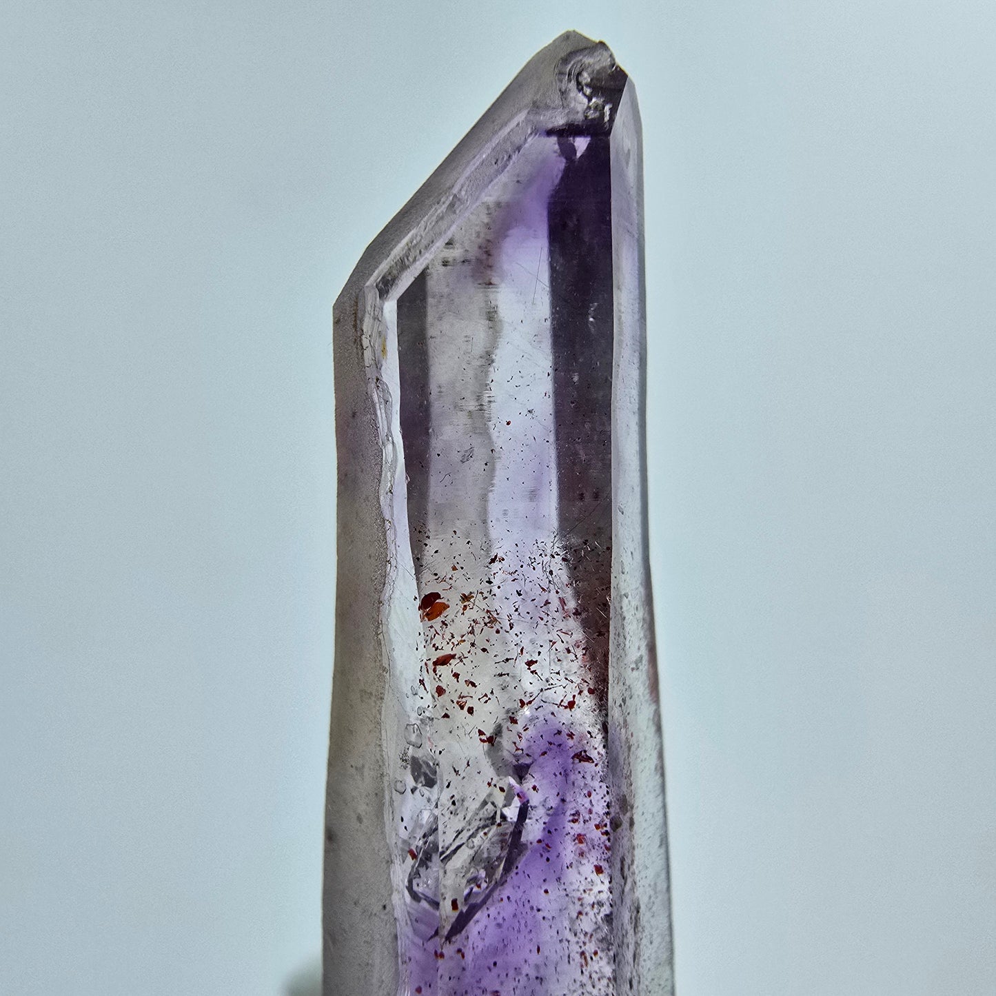 Phantom Amethyst Zepter mit rotem Eisen Goboboseb, Namibia 44*11*9mm Sammlung