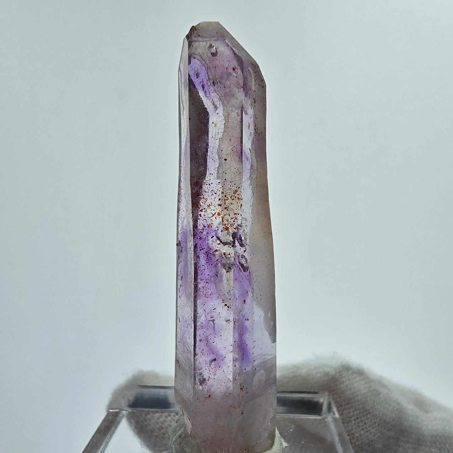 Phantom Amethyst Zepter mit rotem Eisen Goboboseb, Namibia 44*11*9mm Sammlung