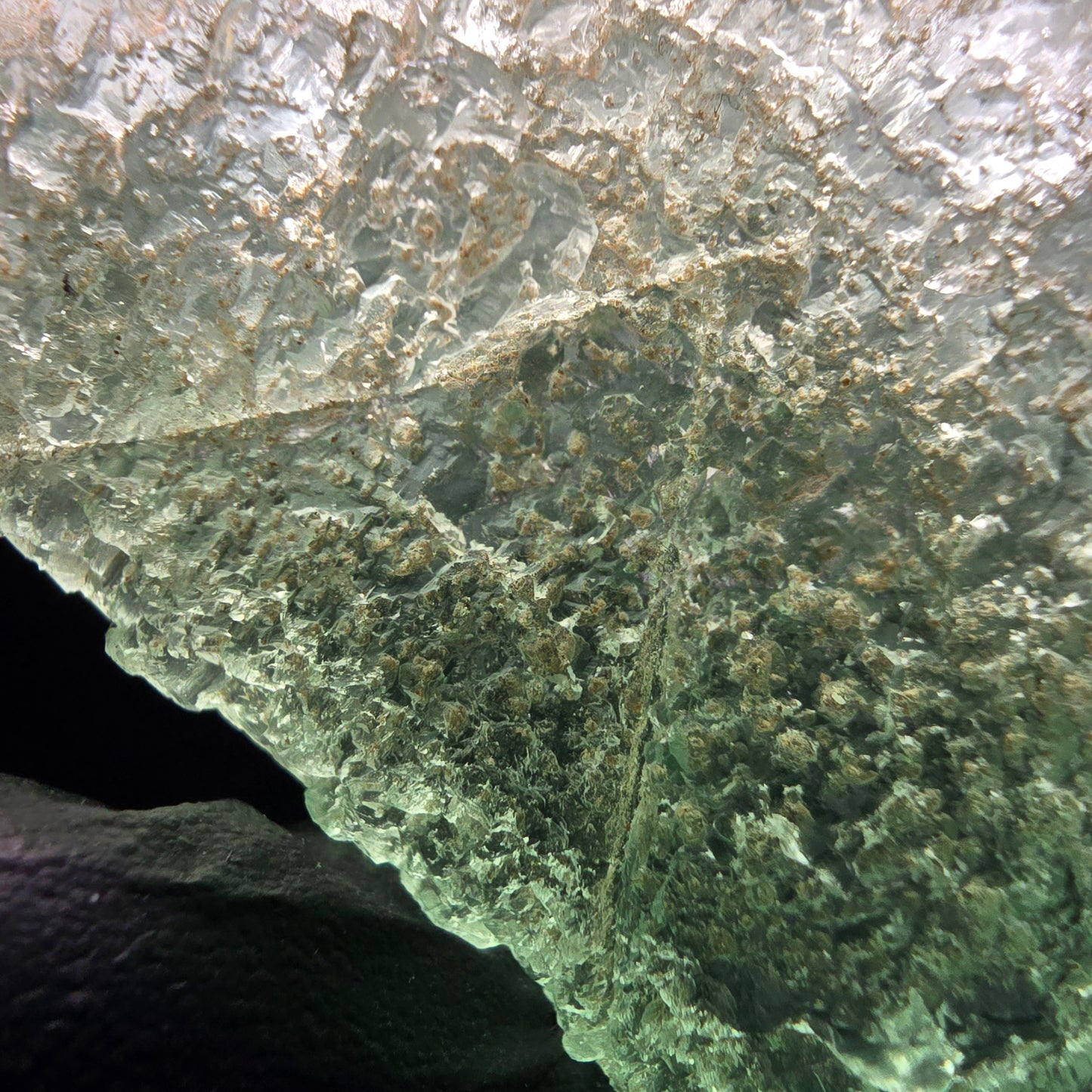 Étape de cube de fluorite très claire (UV), Omehane classée verte, Namibie 48*46*12mm