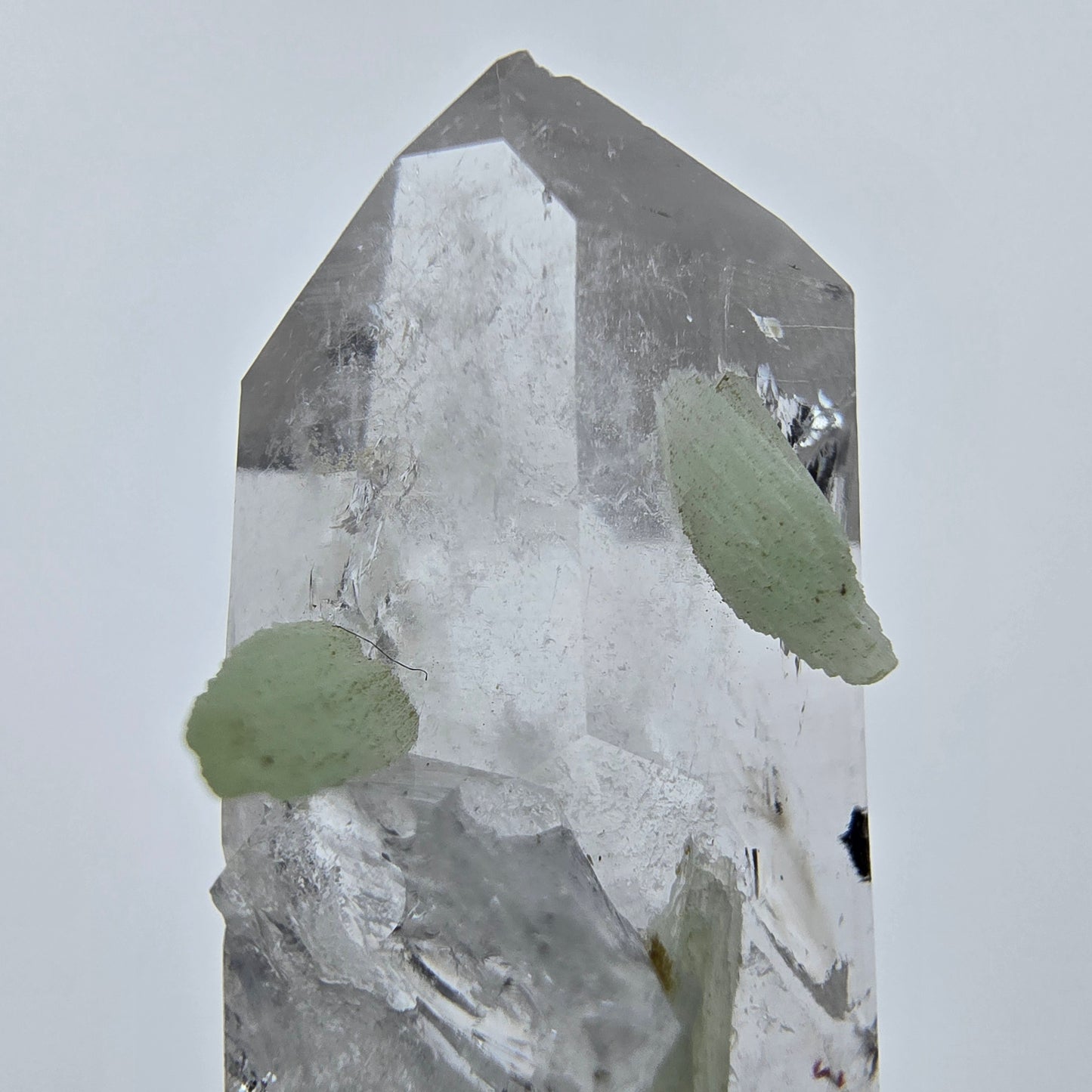 Phantom Amethyst mit Prehnit, Hämatit Streep Mine Goboboseb Namibia 43*15*17mm