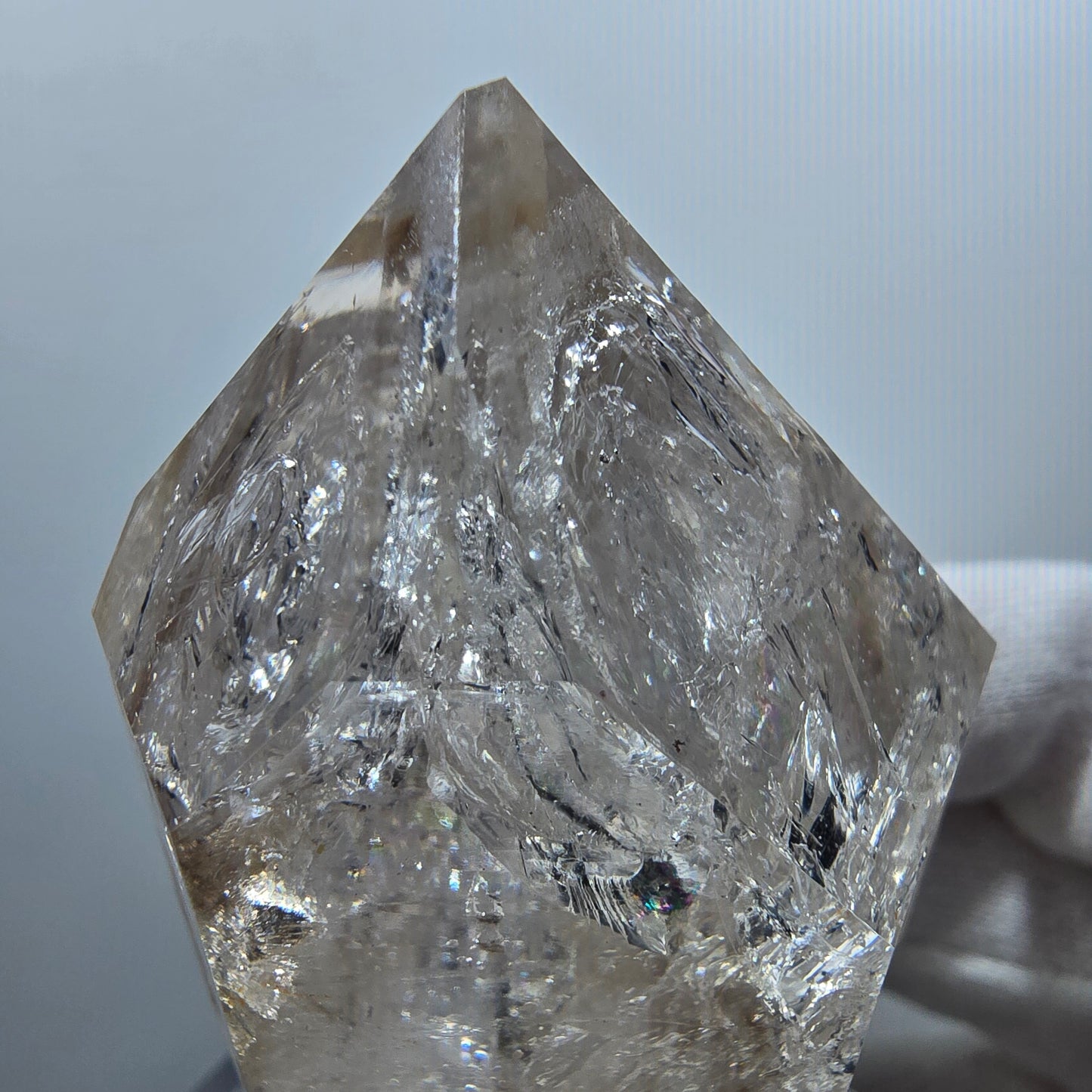 Sceptre squelette en quartz fumé Enhydro, calcite UV Valentine Pocket Goboboseb Namibie 77 x 44 x 38 mm