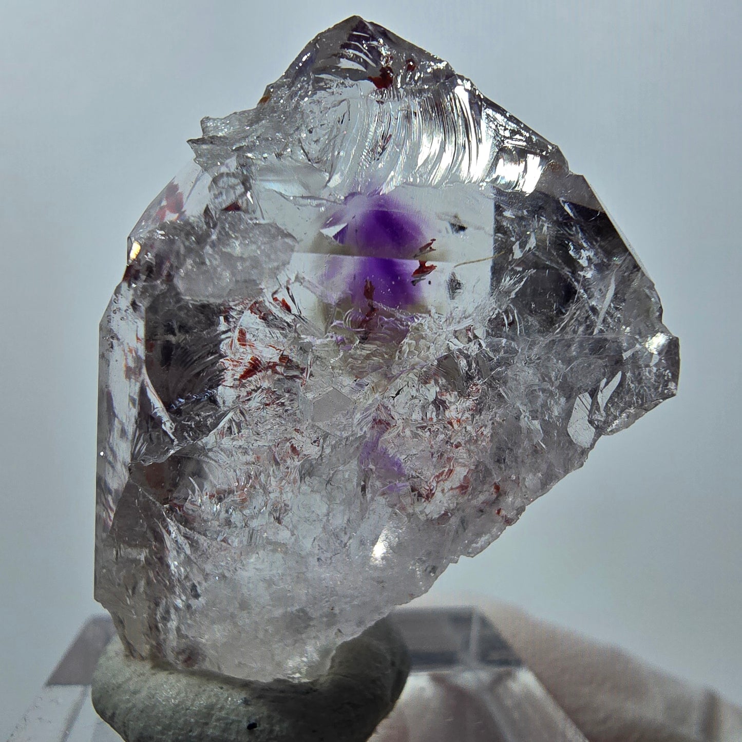 Améthyste fantôme Harlequin avec hématite, mine Streep, Goboboseb, Namibie, 37 x 26 x 14 mm