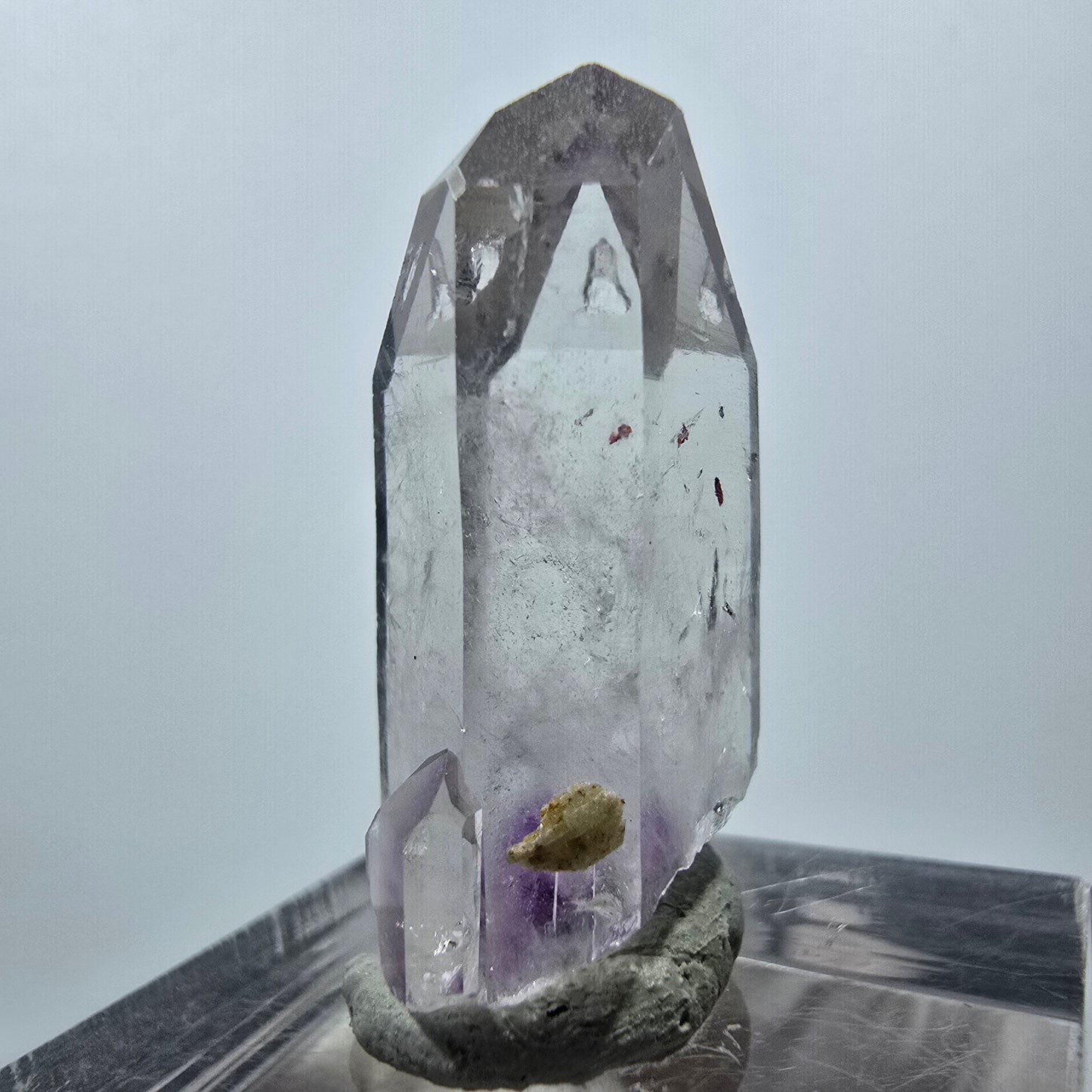 Améthyste fantôme avec hématite, mine Streep, Goboboseb, Namibie, 30 x 15 x 10 mm