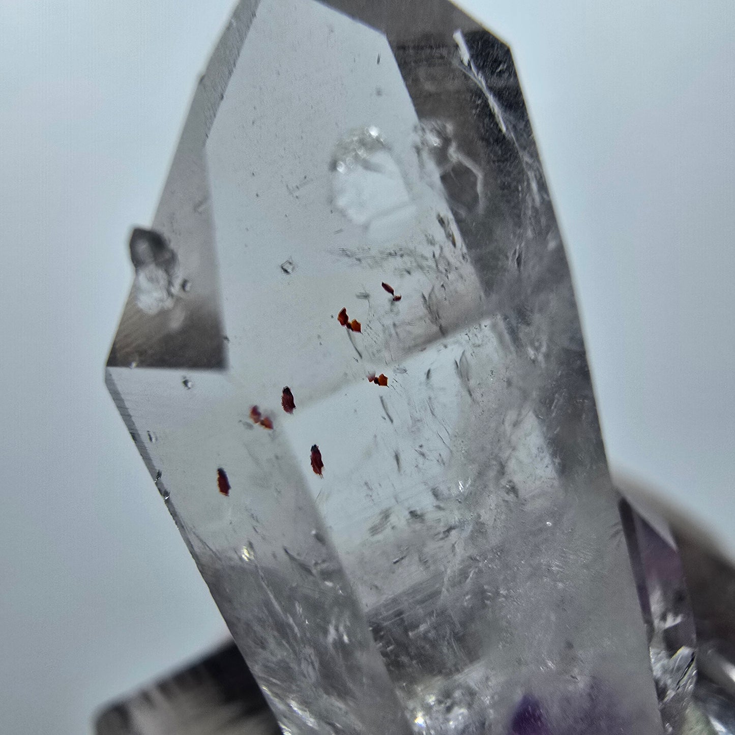 Améthyste fantôme avec hématite, mine Streep, Goboboseb, Namibie, 30 x 15 x 10 mm