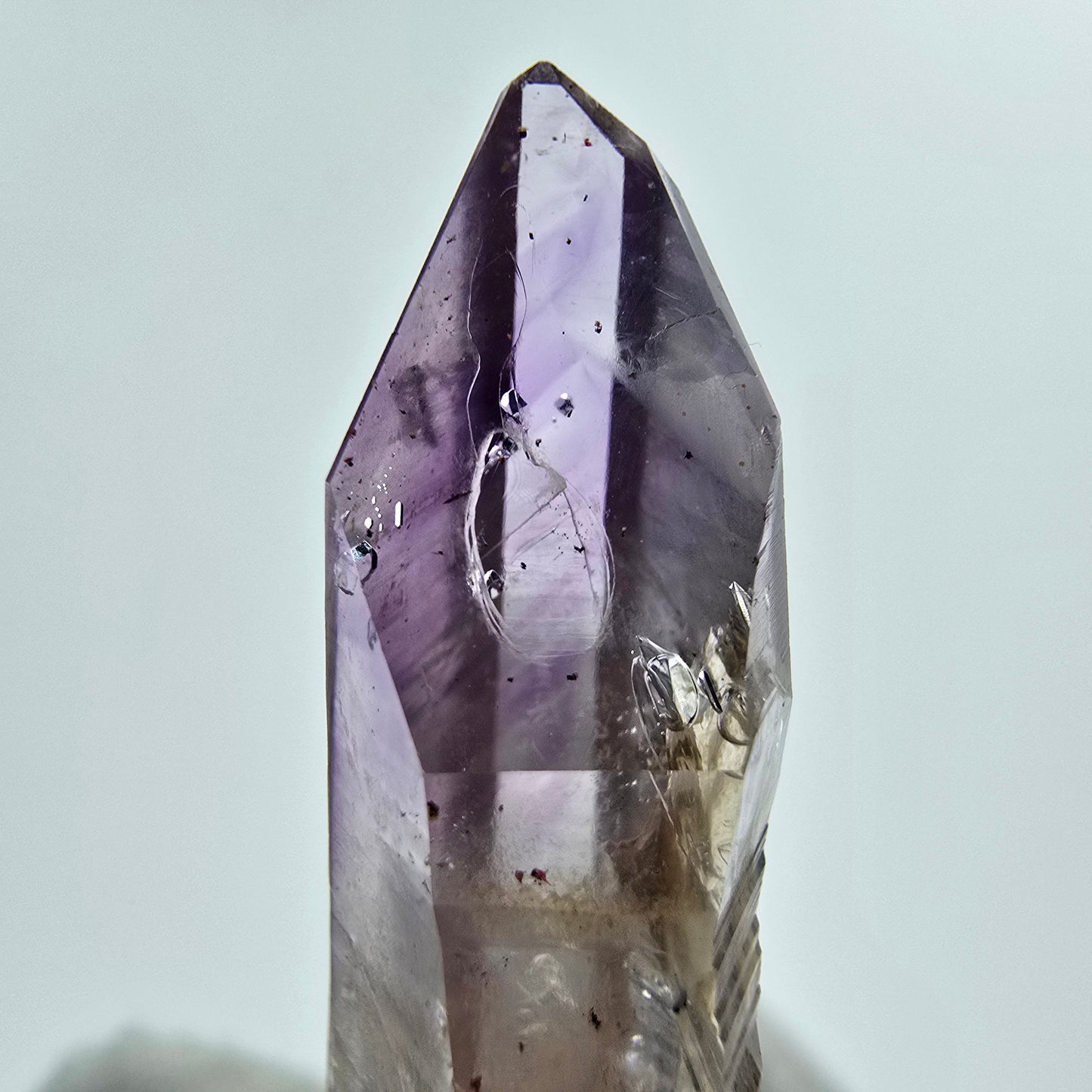 Phantom Amethyst mit rotem Eisen Goboboseb, Namibia 45*14*9mm Mineraliensammlung