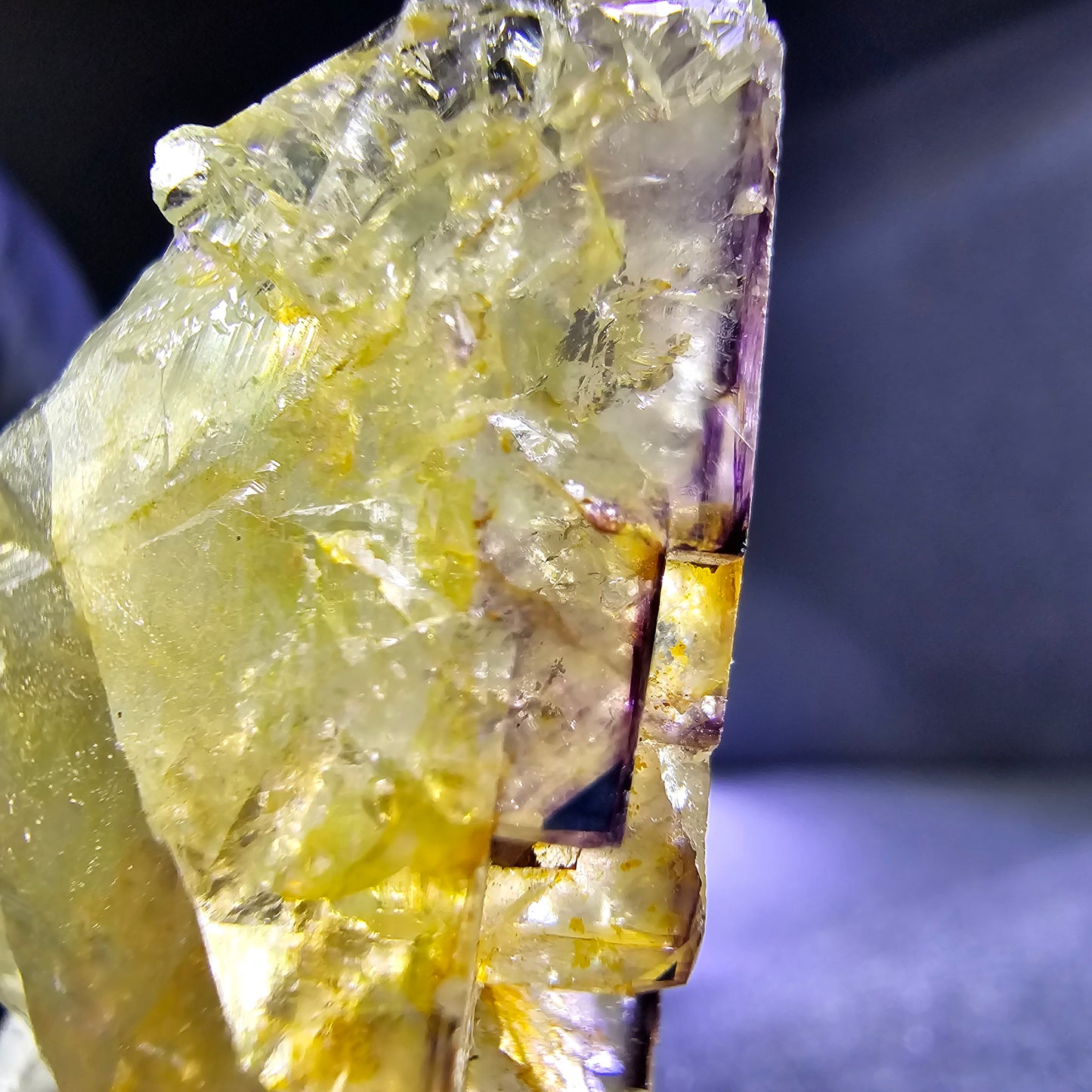 Klarer Phantom Honey Pocket Fluorit Würfel gelb lila 30*28*19mm Okorusu, Namibia