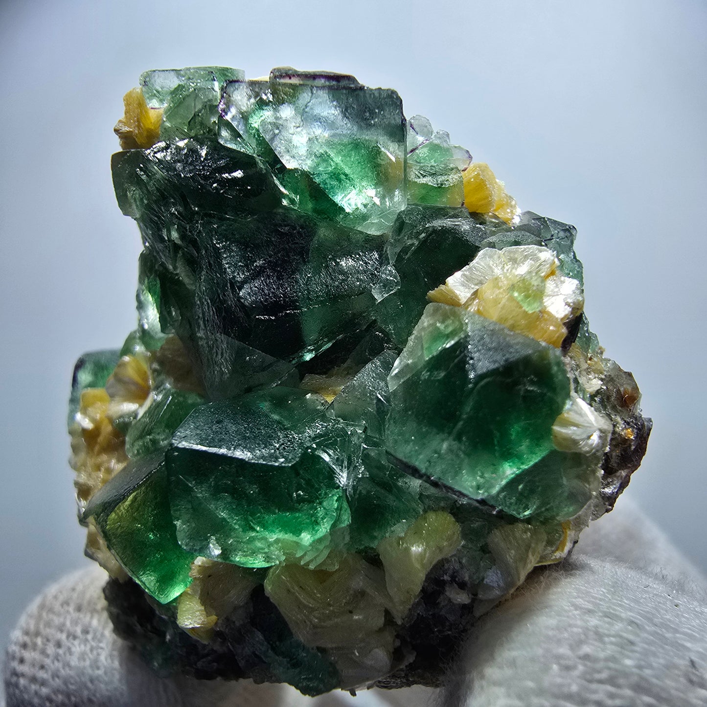 Fluorite fantôme Schörl, tourmaline, calcite, muscovite, stade Erongo, Namibie, 52 x 43 x 34 mm
