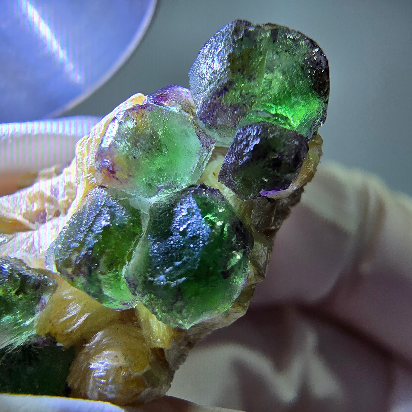 Cube de fluorite fantôme, zonal, spécimen de muscovite, Erongo, Namibie, 28 x 16 x 1 mm