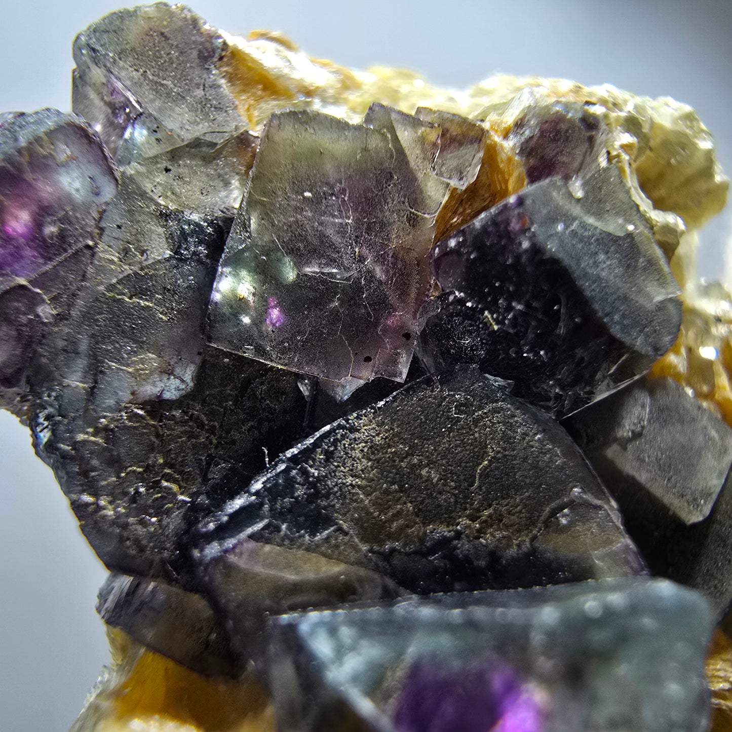 Bunte Phantom Fluorit Würfel, Muskovit Stufe Erongo, Namibia 42*38*23mm