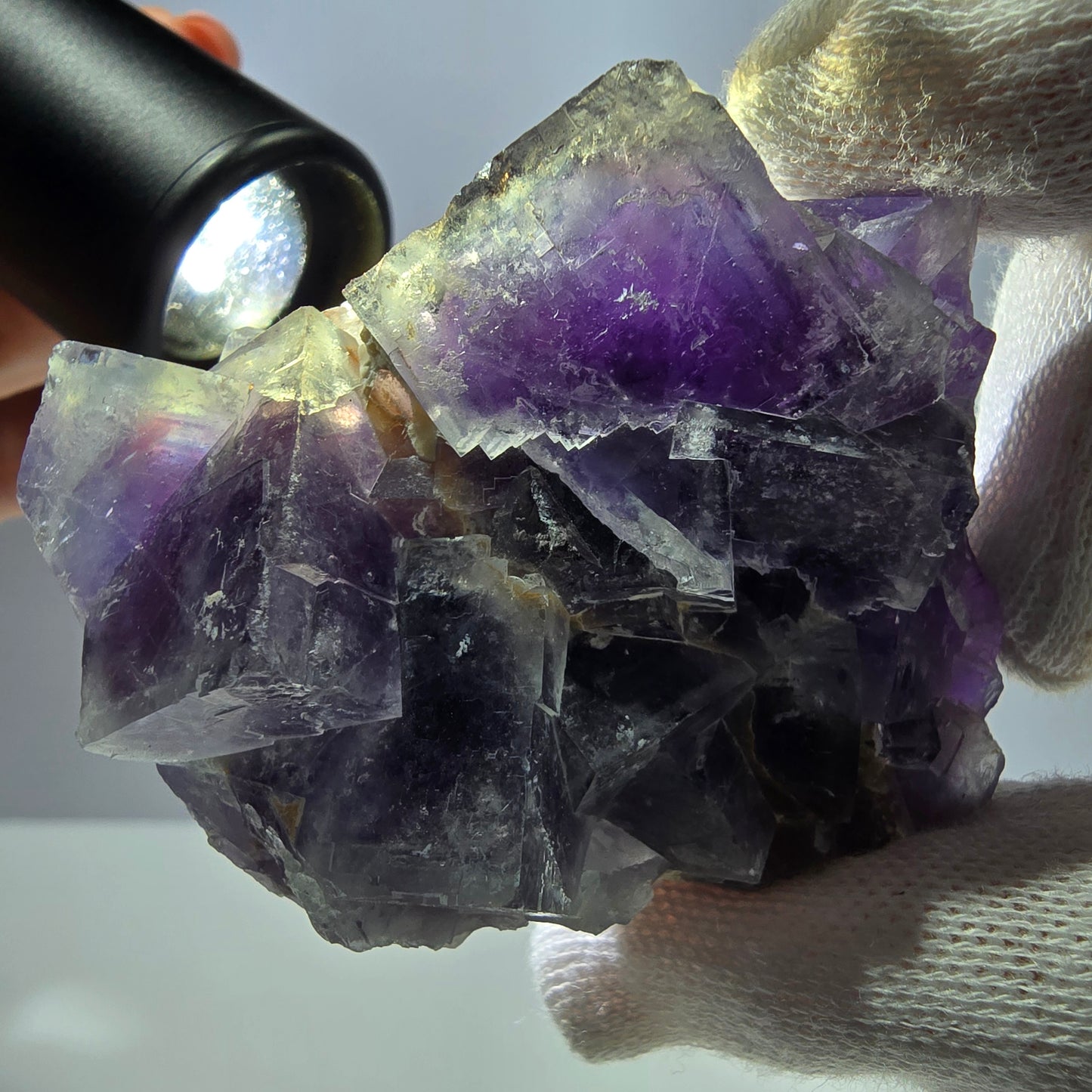 Rare spécimen de cube de fluorite fantôme, bleu-violet Okorusu Namibie 66 x 48 x 32 mm