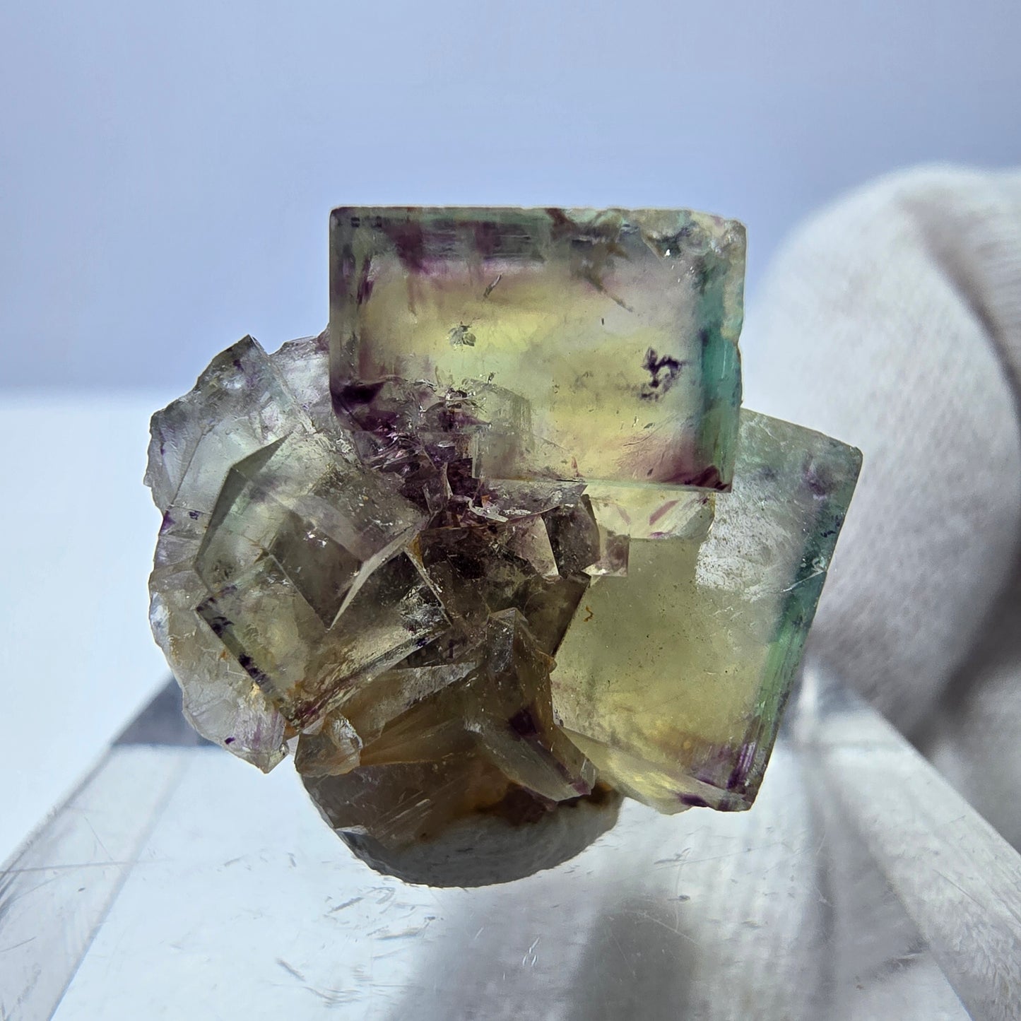 Spécimen de cube de fluorite fantôme zonal, jaune violet vert Okorusu, Namibie 21*17*14mm