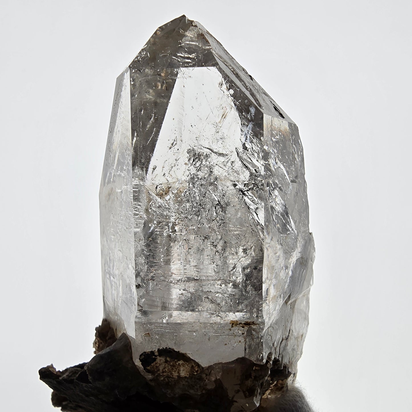Sceptre squelette en quartz fumé Enhydro, calcite UV Valentine Pocket Goboboseb Namibie 99 x 56 x 45 mm