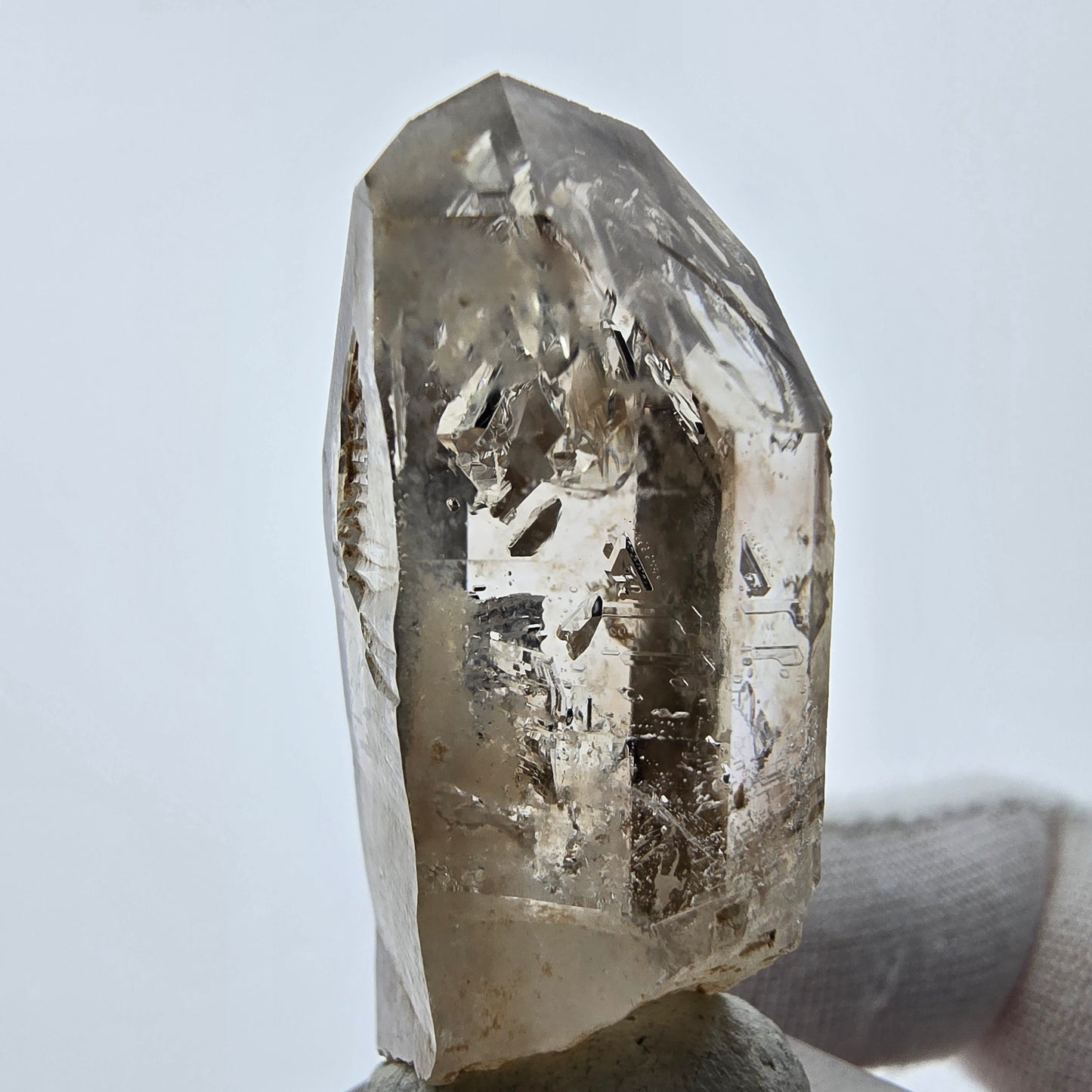 Rare Enhydro Phantom Smoky Quartz Point 3x Bubble Goboboseb, Namibie 45*21*14mm