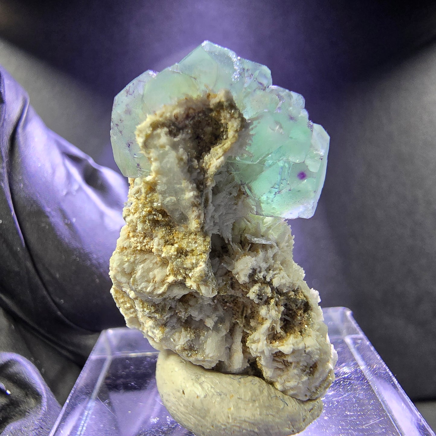 Klare Phantom Fluorit Oktaeder, Muskovit auf Orthoklas 25*18*14mm Erongo Namibia