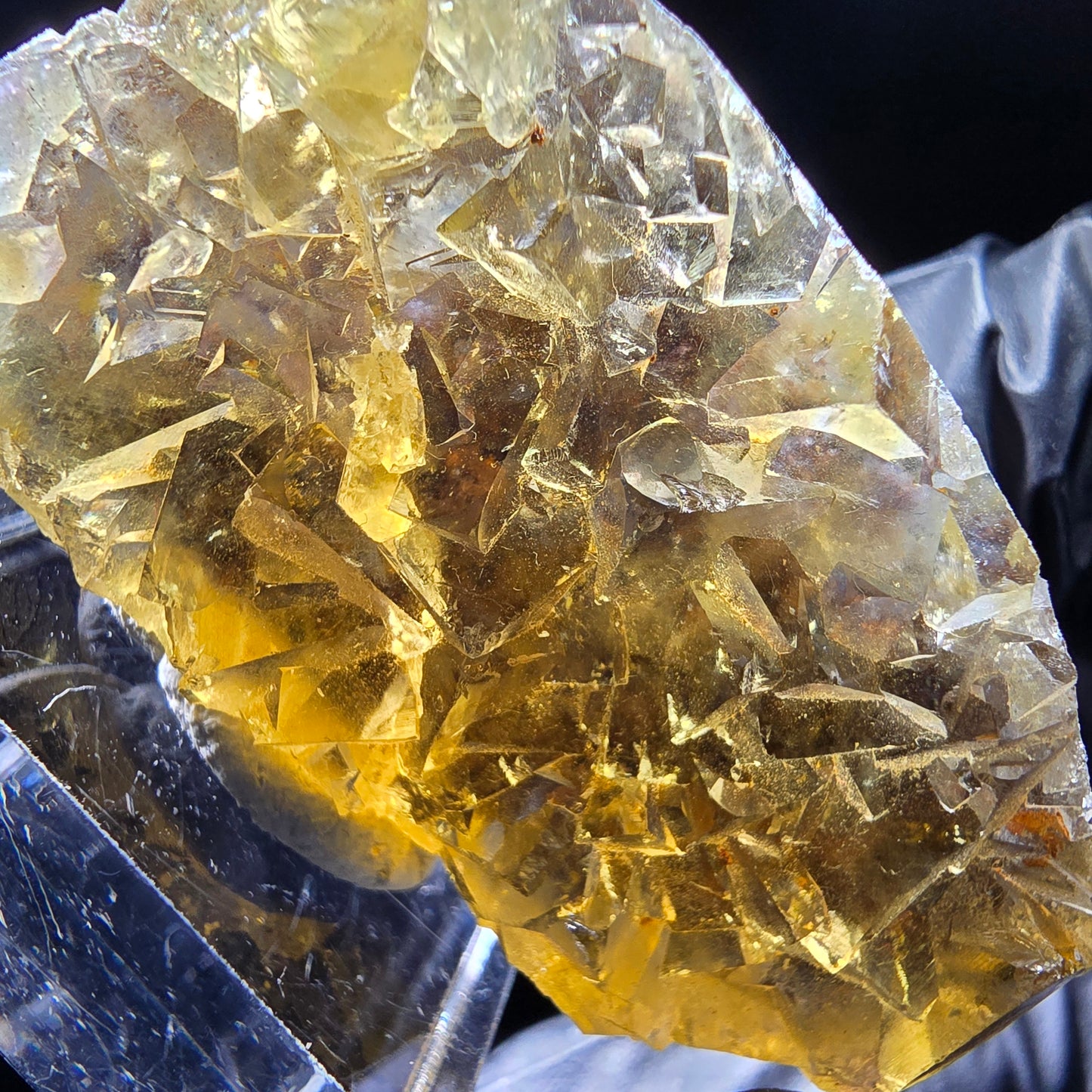 Honey Pocket Phantom Fluorite stage jaune bleu Okorusu namibie 50*28*14mm collection