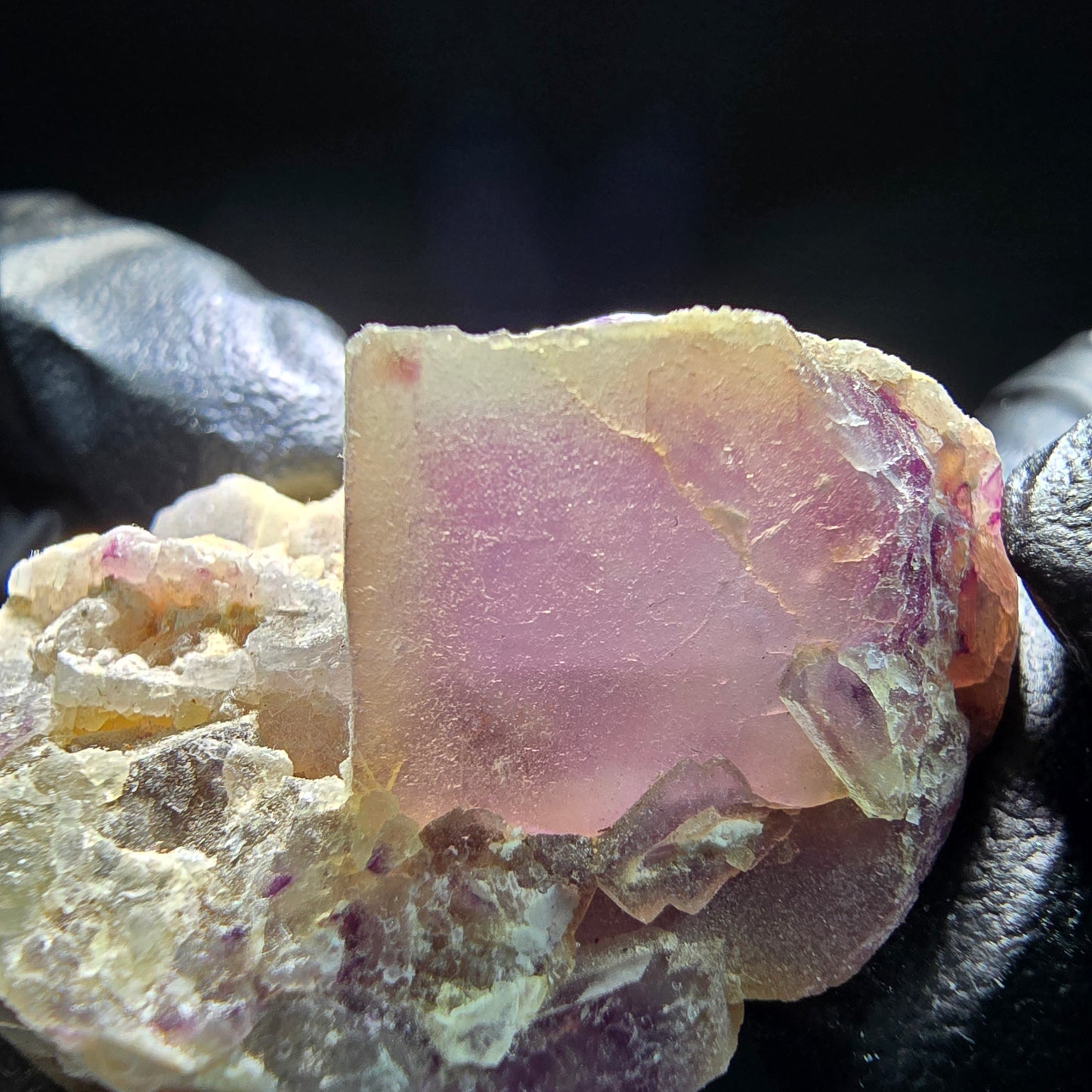 Niveau de cube Phantom Fluorite violet vert Omehane, collection Namibie 40*28*20mm