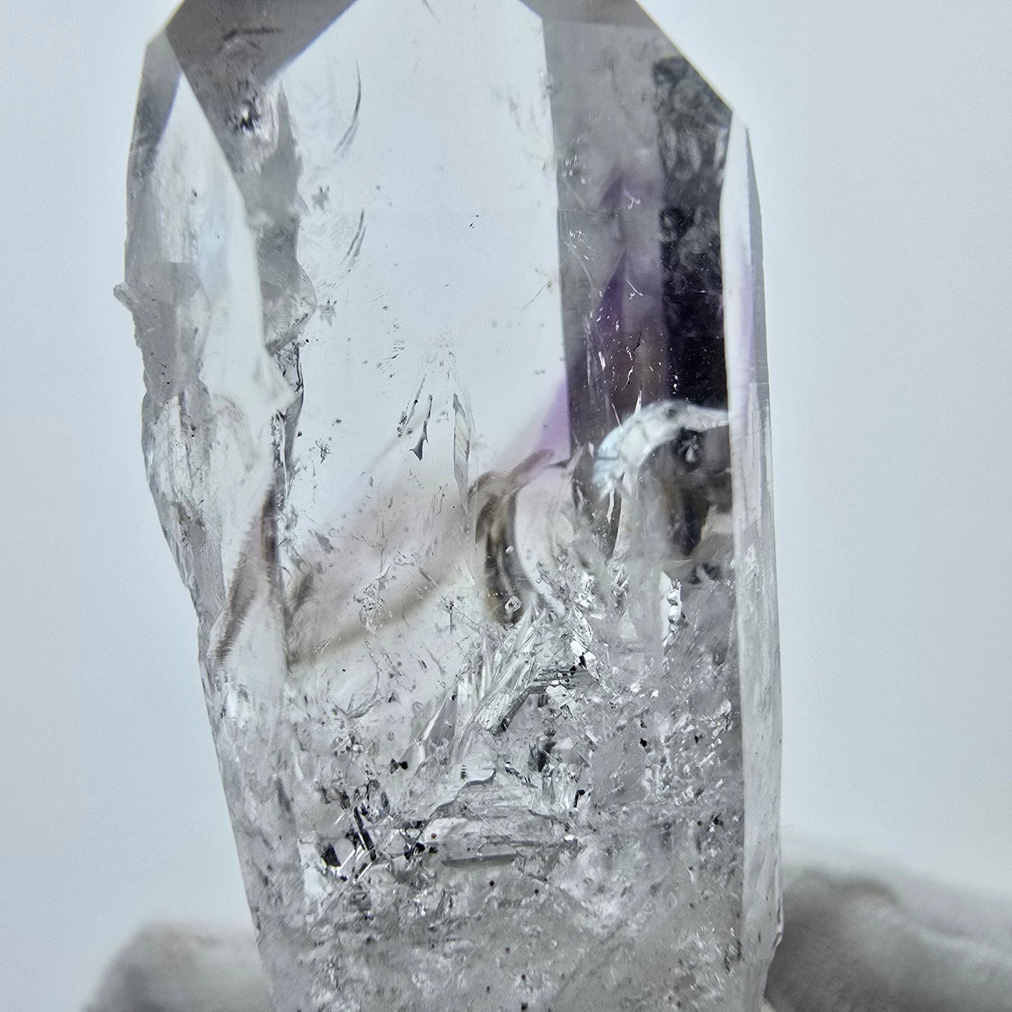 Phantom Amethyst Kristall mit Hämatit Streep Mine Goboboseb Namibia 47*19*18mm