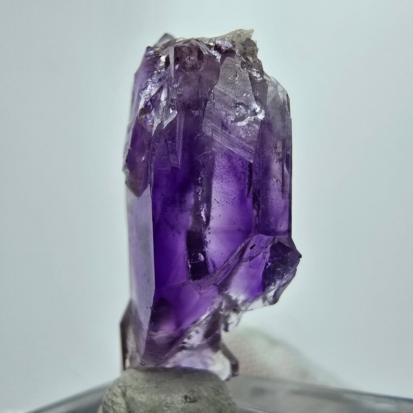 Cristal de sceptre d'améthyste fantôme Goboboseb, Namibie 27*11*8mm Collection de minéraux