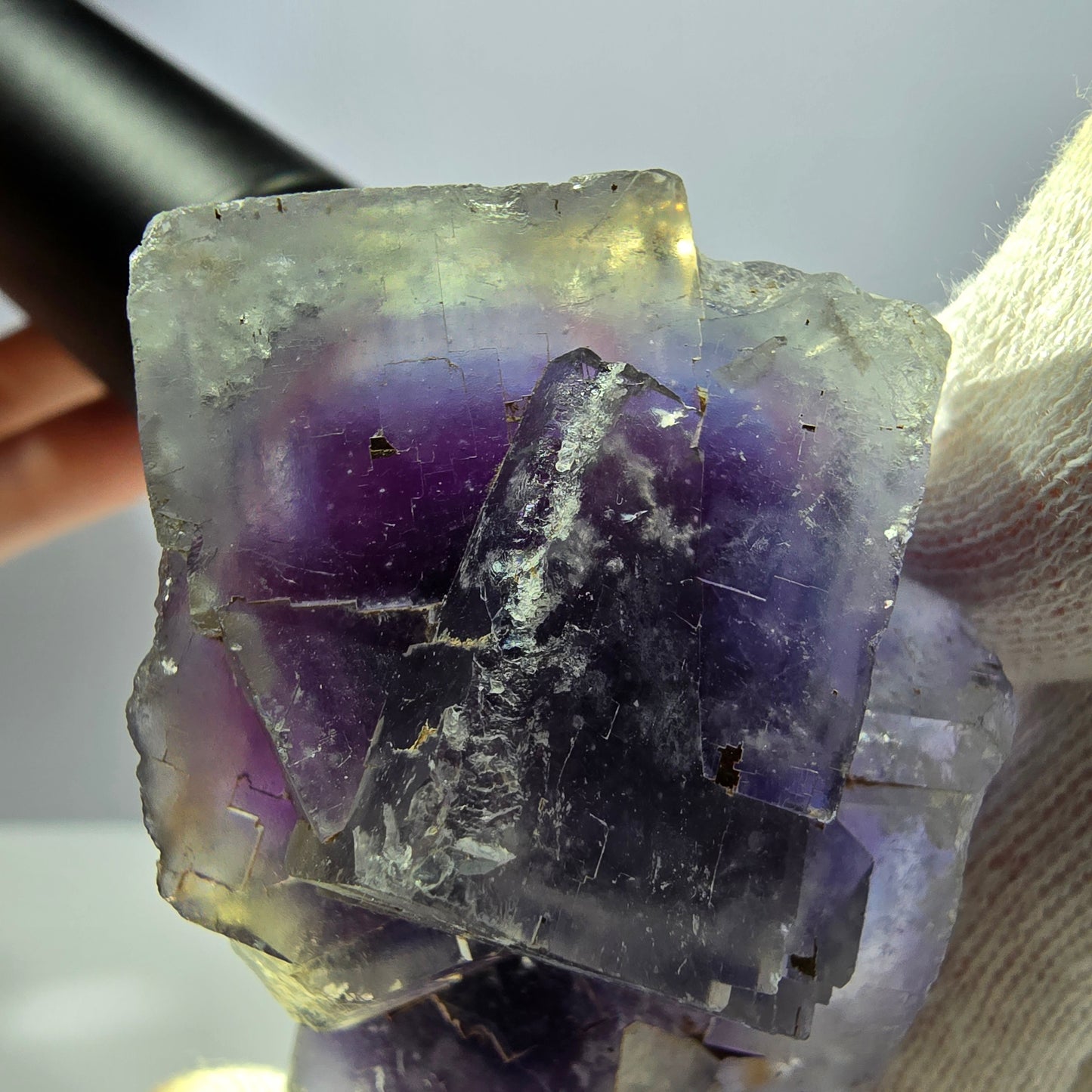 Rare spécimen de cube de fluorite fantôme, bleu-violet Okorusu Namibie 66 x 43 x 32 mm