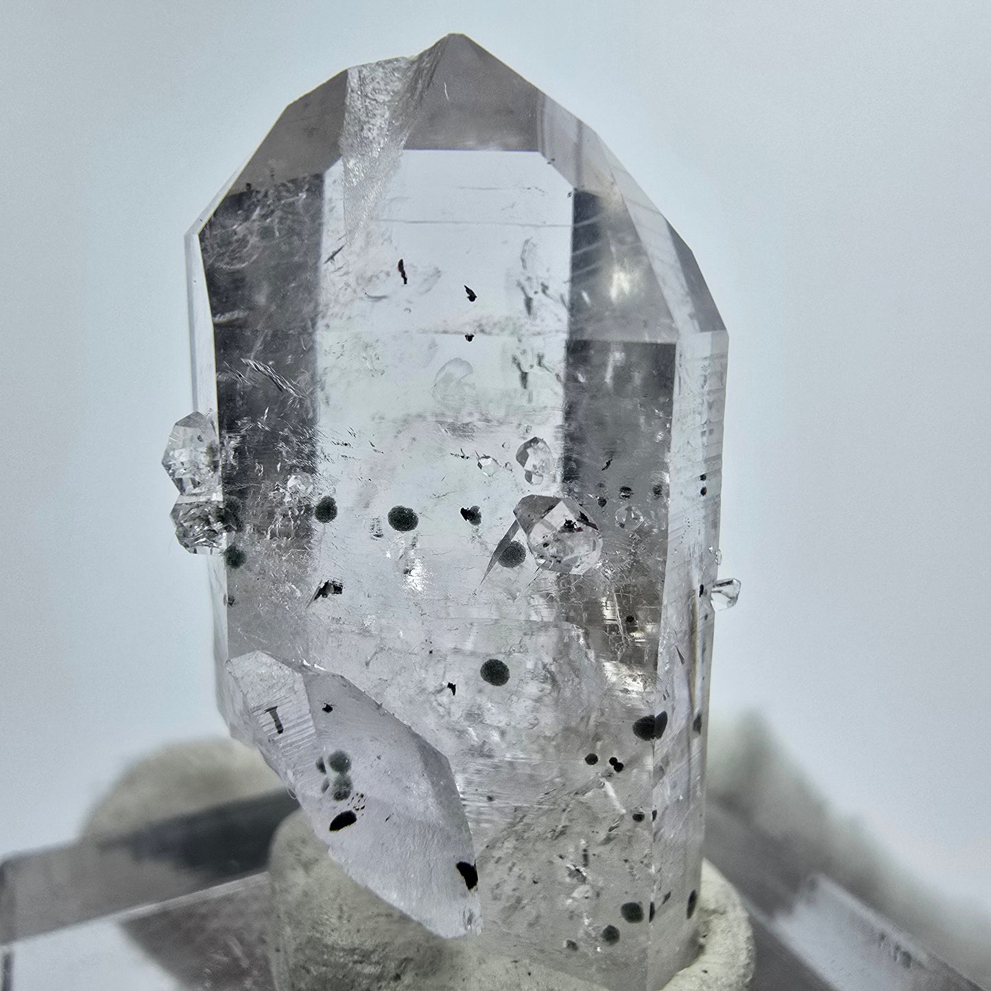 Enhydro Hämatit Quarz mit Analcim Streep Mine Goboboseb Namibia 30*15*14mm