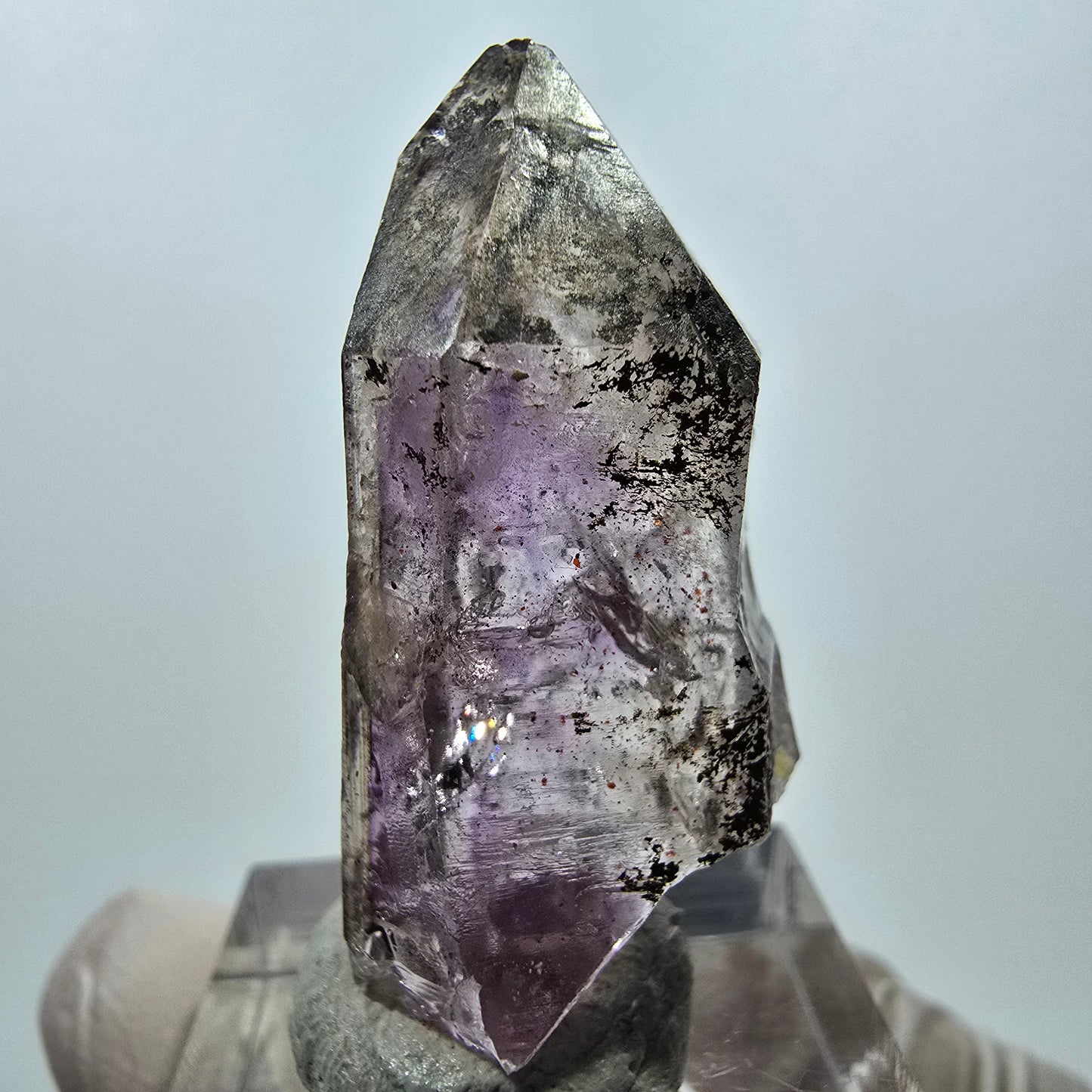 Pointe de sceptre squelette en améthyste fantôme, Goboboseb, Namibie, 39 x 19 x 12 mm