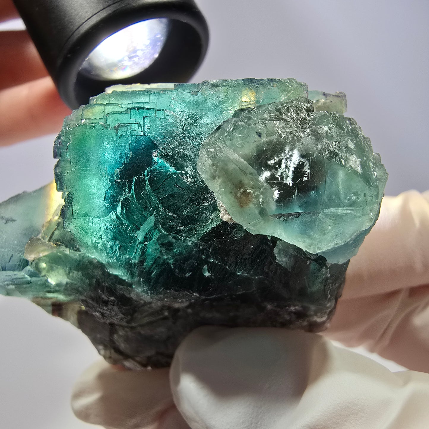 Spécimen de cube de fluorite fantôme, parqueté vert violet Okorusu, Namibie 56*46*43 mm