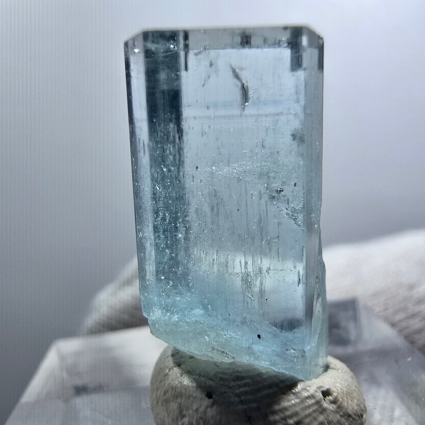 Cristal d'aigue-marine X clair rare Erongo, Namibie 21*11*7mm