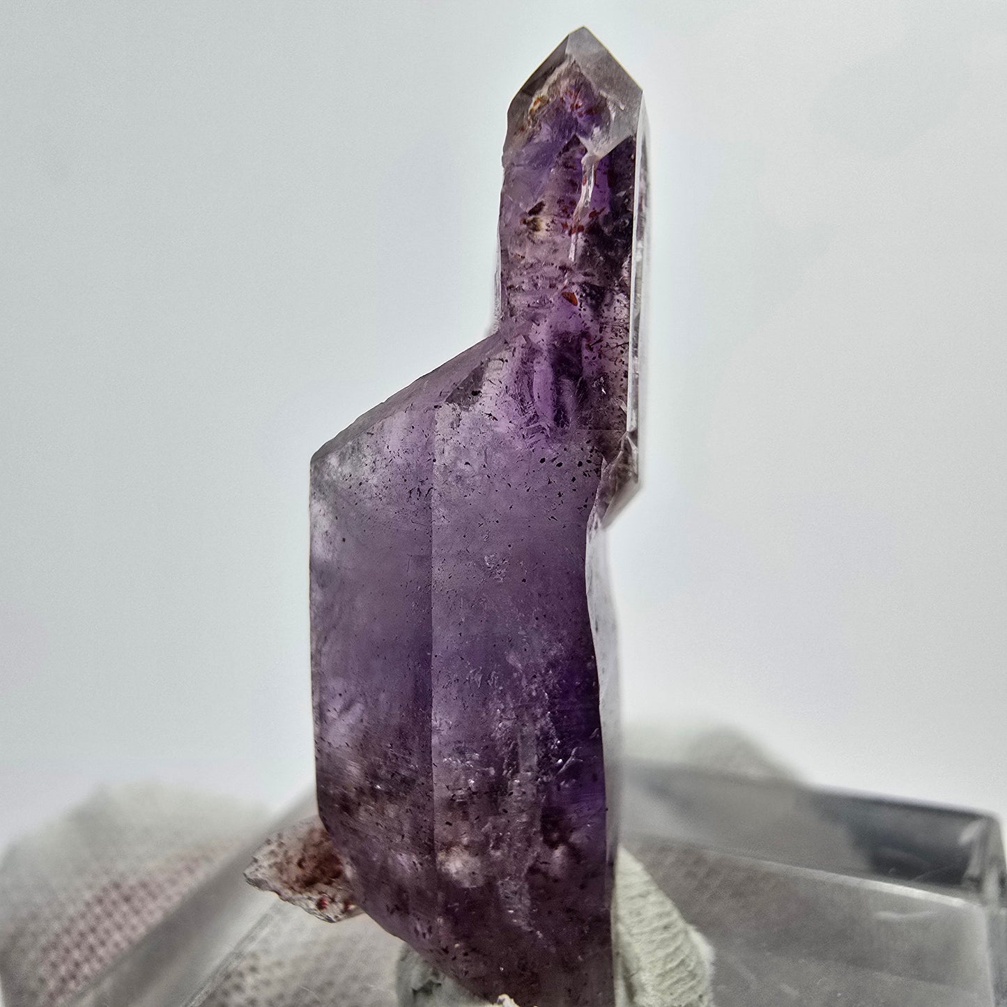 Harlekin Phantom Amethyst Kristall Goboboseb, Namibia 30*13*9mm Sammlung