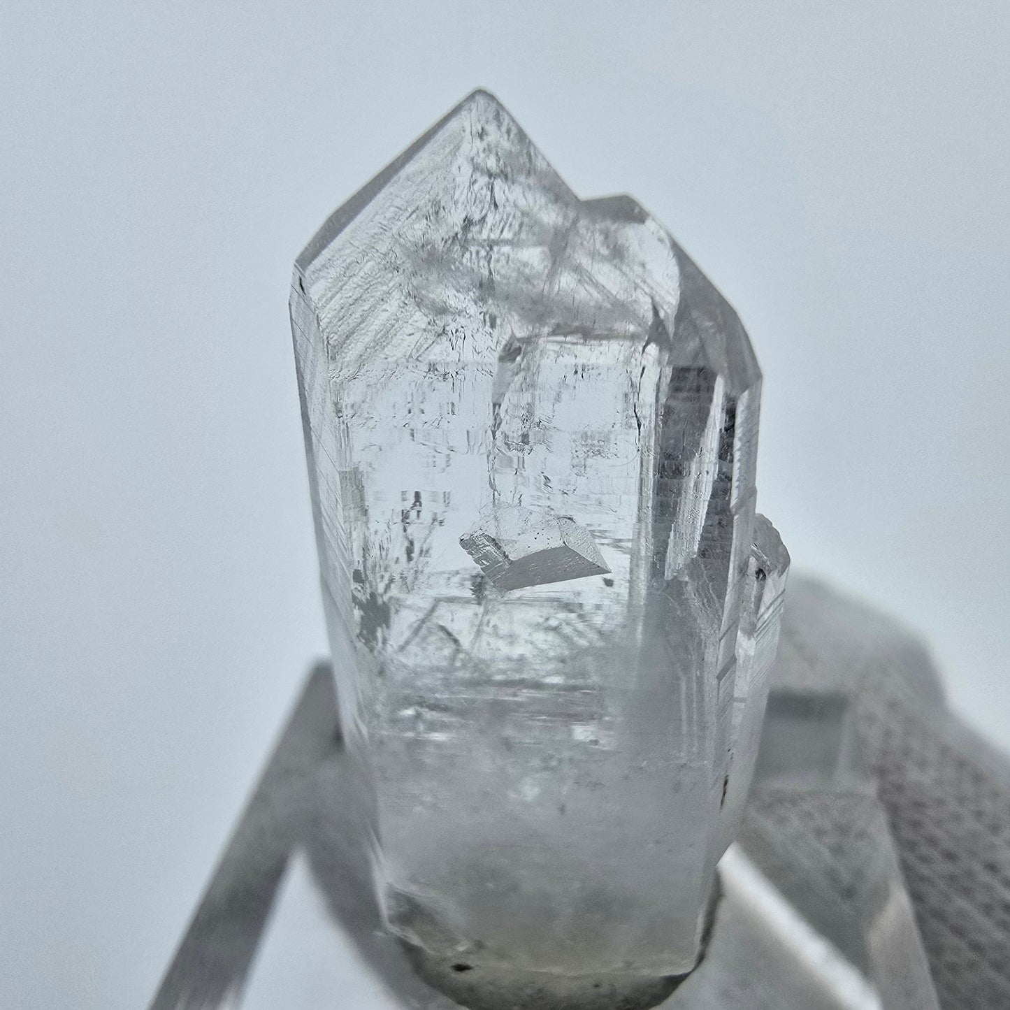Klare Lemurian Quarz Spitze Streep Mine, Goboboseb, Namibia 31*15*5mm