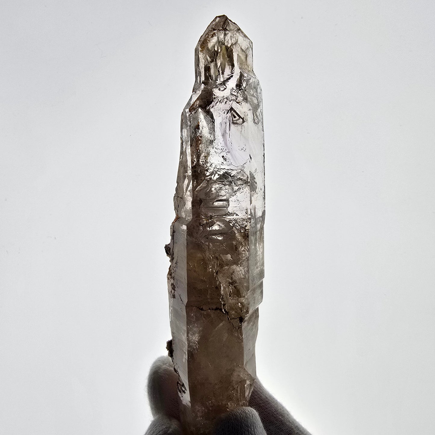 Sceptre DT en quartz fumé squelette Enhydro, parure de poche Valentine en calcite UV. Namibie 128 x 32 x 27 mm