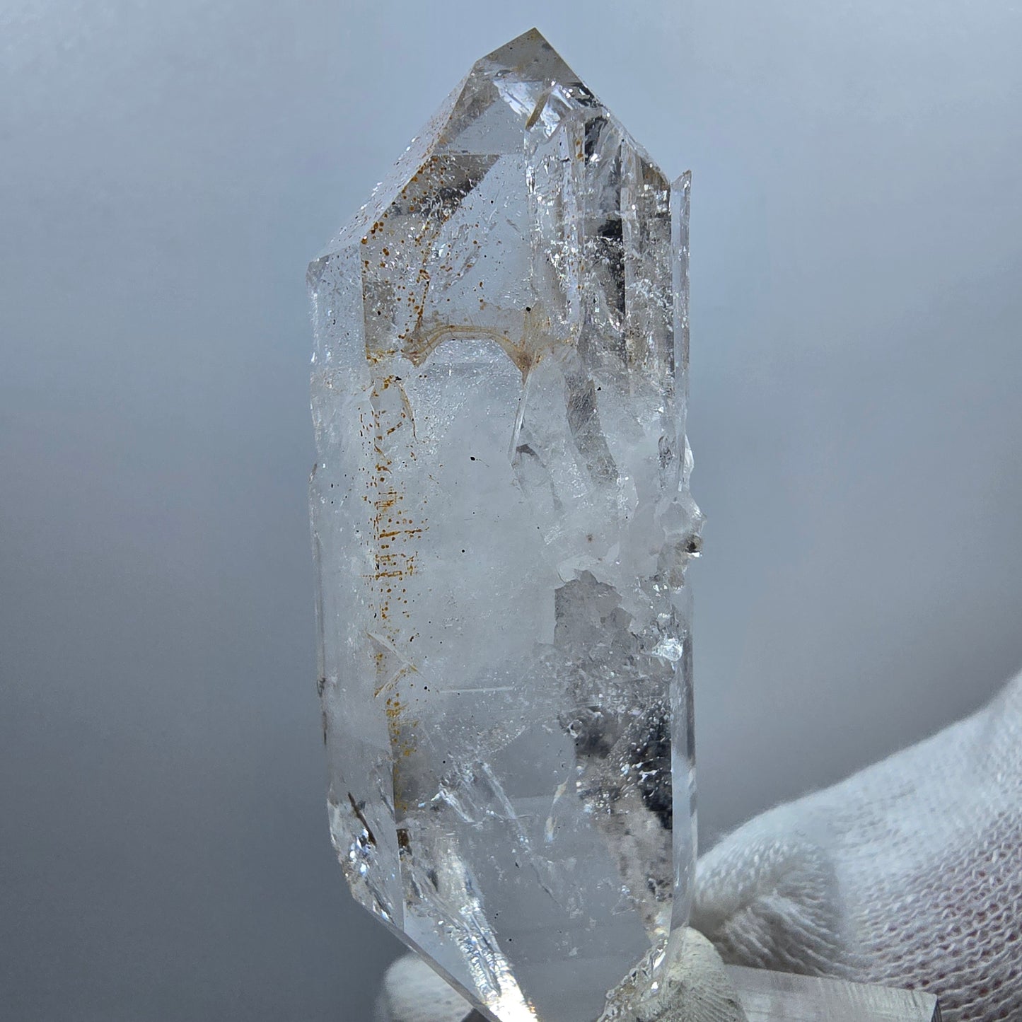 Goboboseb de poche en quartz fumé fantôme lémurien, squelette DT Stage Valentine, Namibie, 64 x 23 x 21 mm